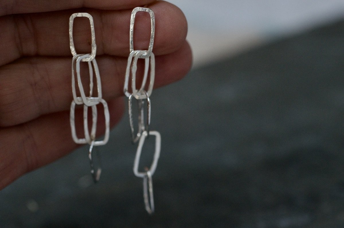 Mini monolith small chain earrings
