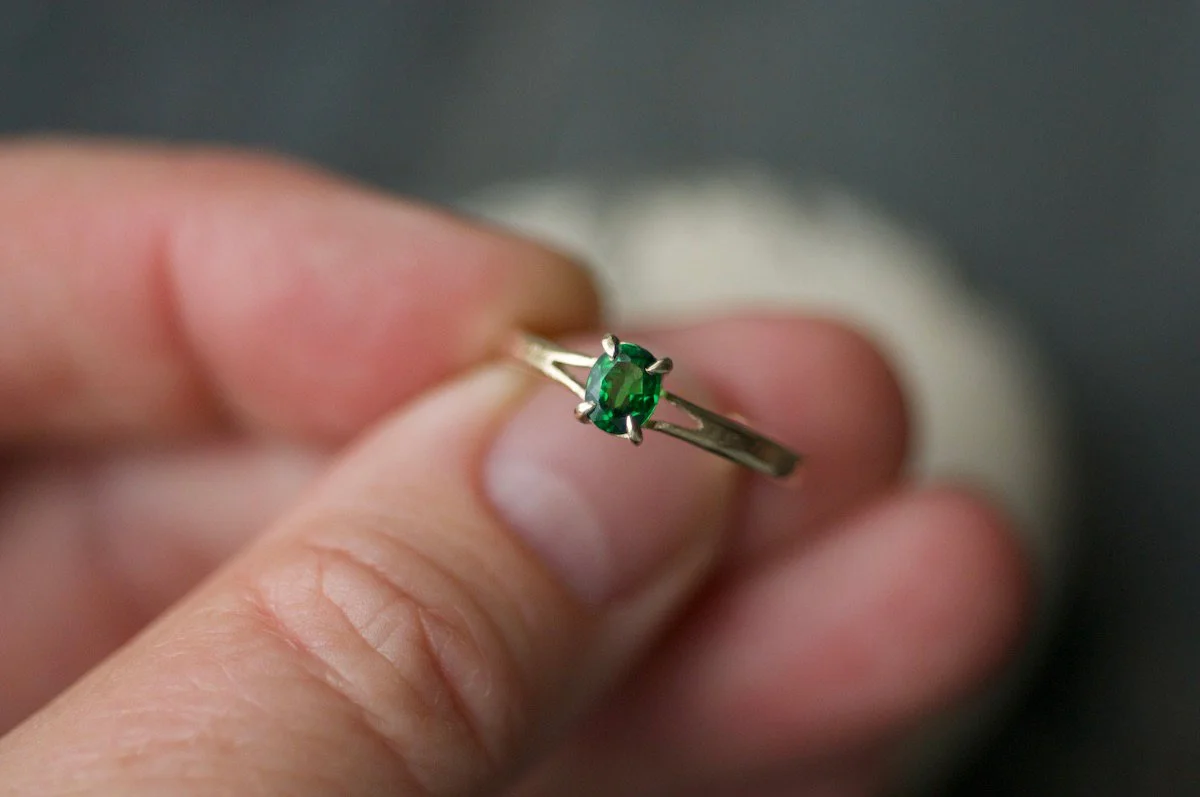 Tsavorite-engagement-ring-with-green-stone.jpg