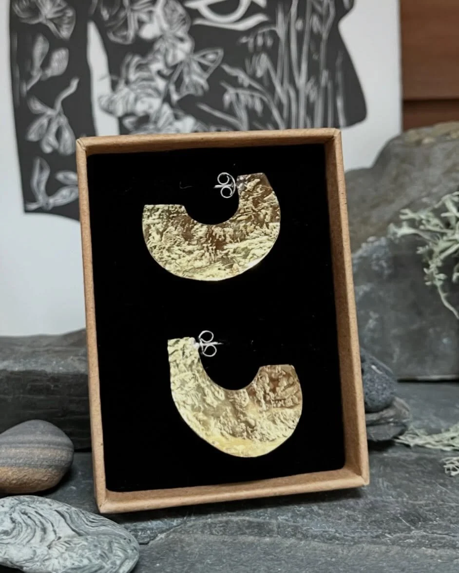 All boxed and ready to wing their way out of my studio. Busy weekend and now on the sofa with a snoozing pup on either side, a fire burning, rain pouring outside. 

I feel incredibly lucky to have all this. There is so much going on all over the worl