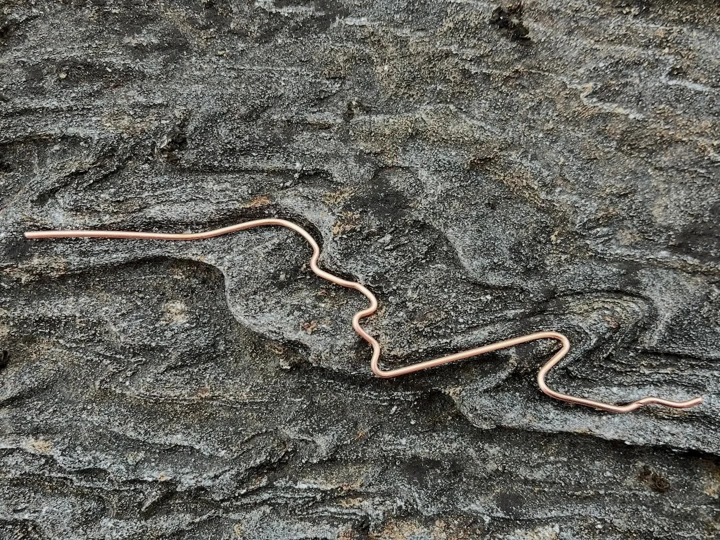 Here is a little collection of images and film showing the steps in the creative play from first seeing the beautiful rocks in Fleinvaer and tracing some elements in copper wire to getting home and making some printed things, playing with inks and ru