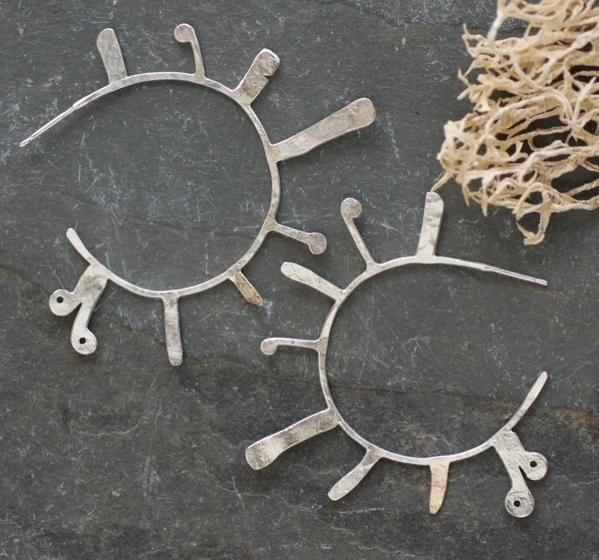 Sunny bank holiday weekend kind of earrings. 

Silver lichen hoop earrings, each handmade, each a little bit different. 

Have a wonderful bank holiday, how ever you choose to spend it. ☺️