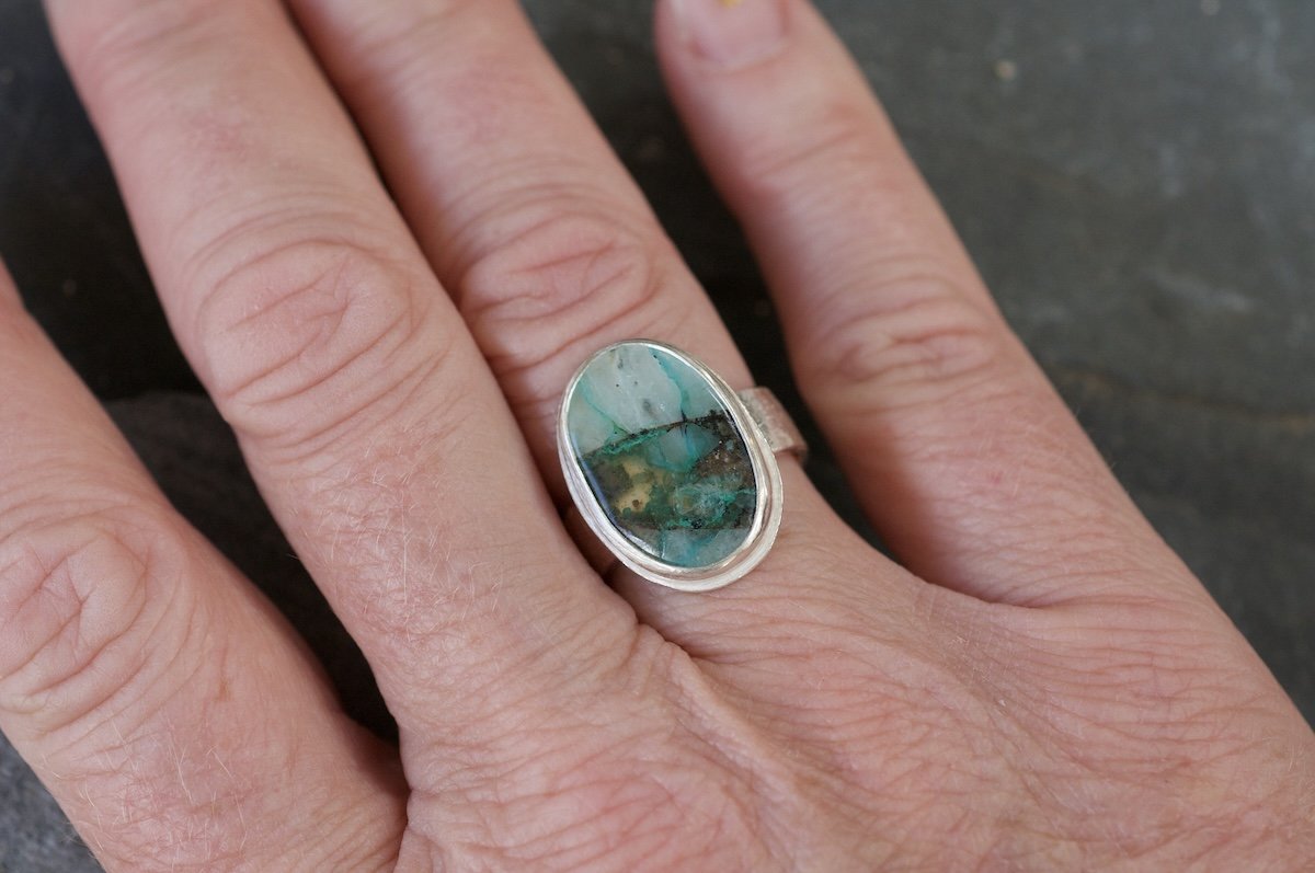 Oval gem silica ring