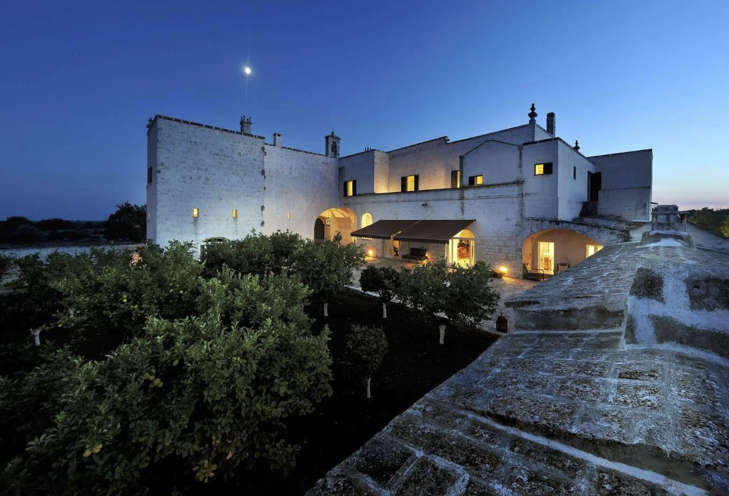 Masseria Lamacoppa masseria night.jpg