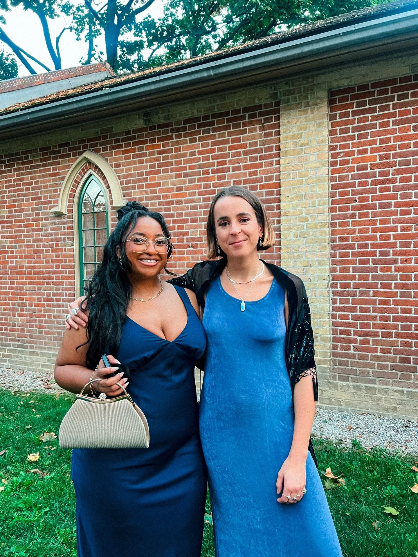 A photo dump of you, the people who see me through and through. 🫶🏻✨
&bull;
&bull;
&bull;
Big love to everyone who supported me this year, in the big and little ways you showed up for me. Here&rsquo;s to more community gathered, laughs shared, and m