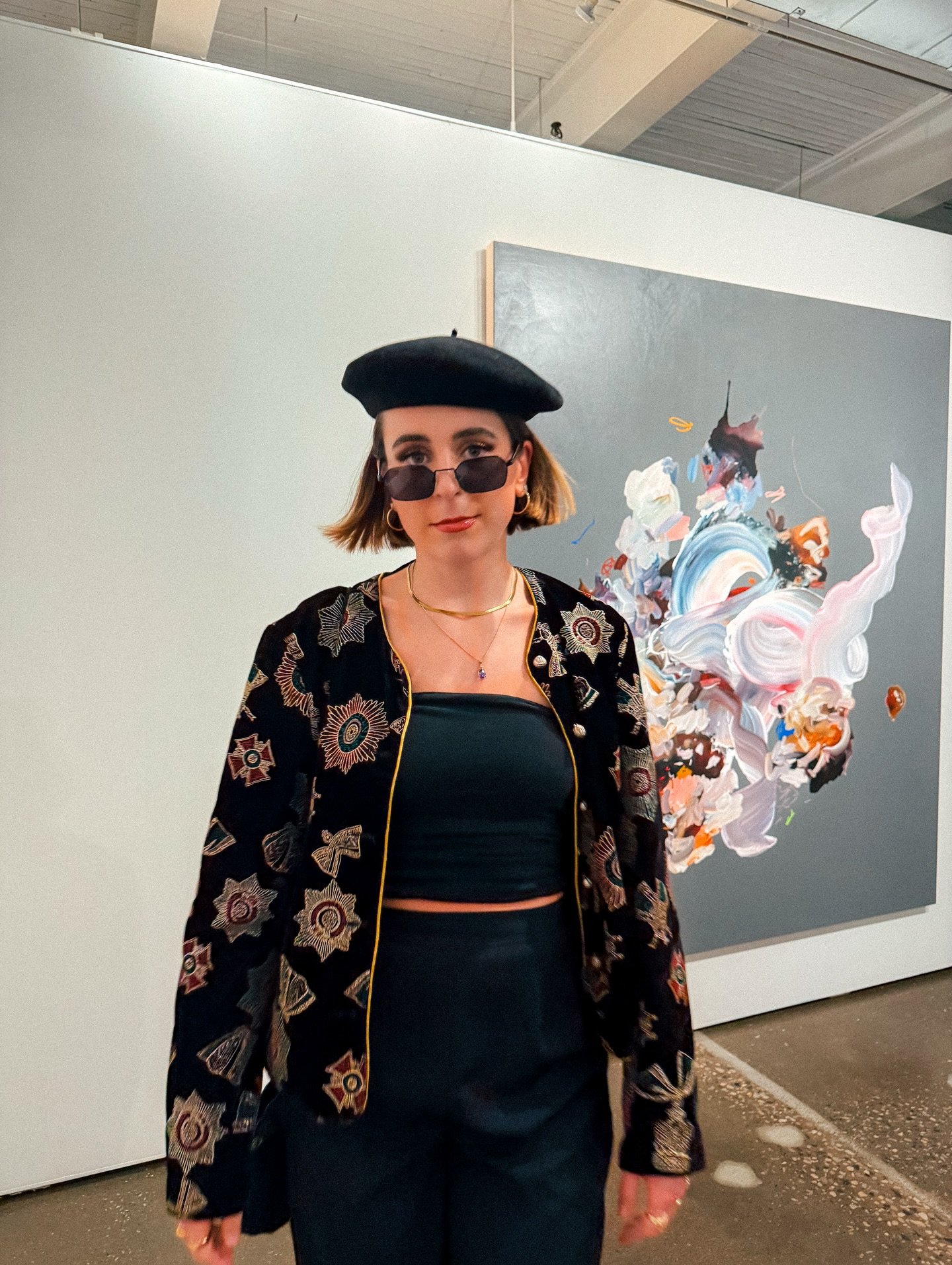 The curator has been curated 🕯️🪞
&bull;
&bull;
&bull;
&bull;
📸: @iloveyouman 

fashion inspo, styling outfits, sustainable fashion 

#vintage #style #sustainblefashion #thriftedfashion