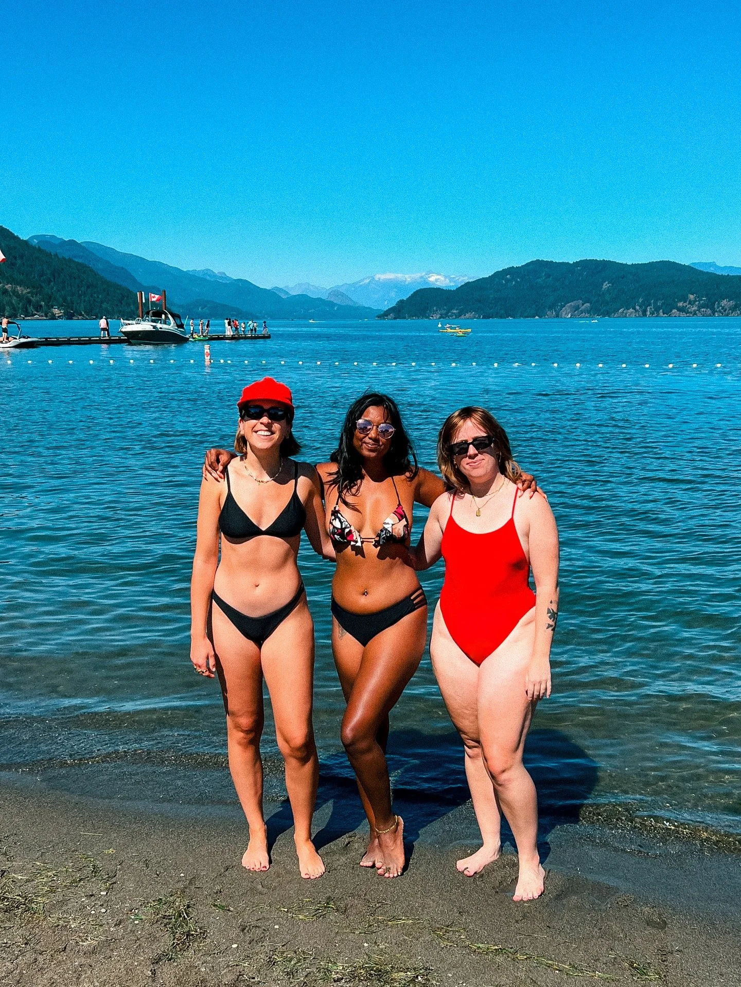 Two is a pair, but three is a party🌷🪷🌻
&bull;
&bull;
&bull;
Happy two of my best friends who I met during different phases of my life got to meet this weekend over good grub, stellar views, and spectacular vibes ✨🌄