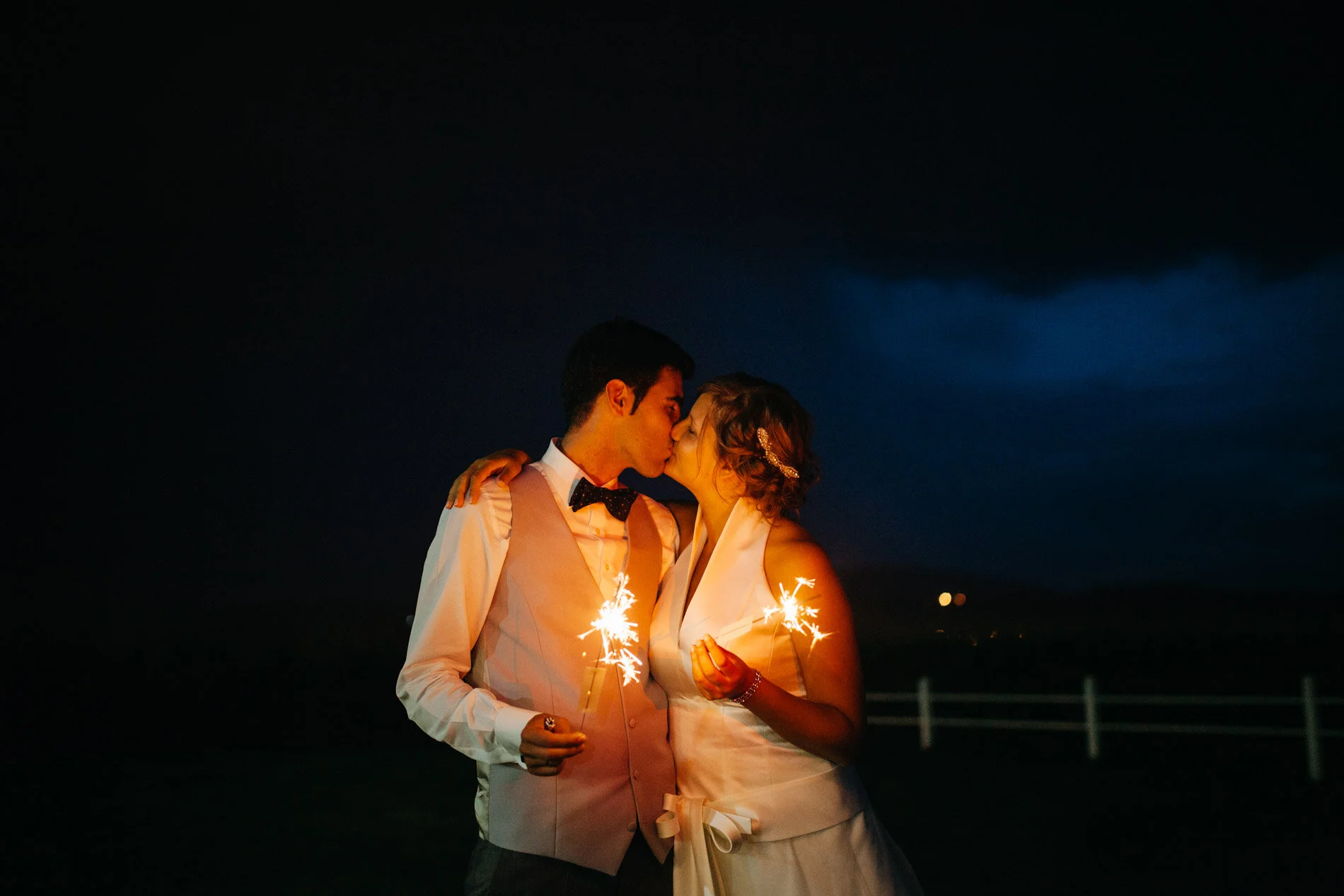 Preciosa boda al aire libre en Cantabria // Xira &amp; Vince