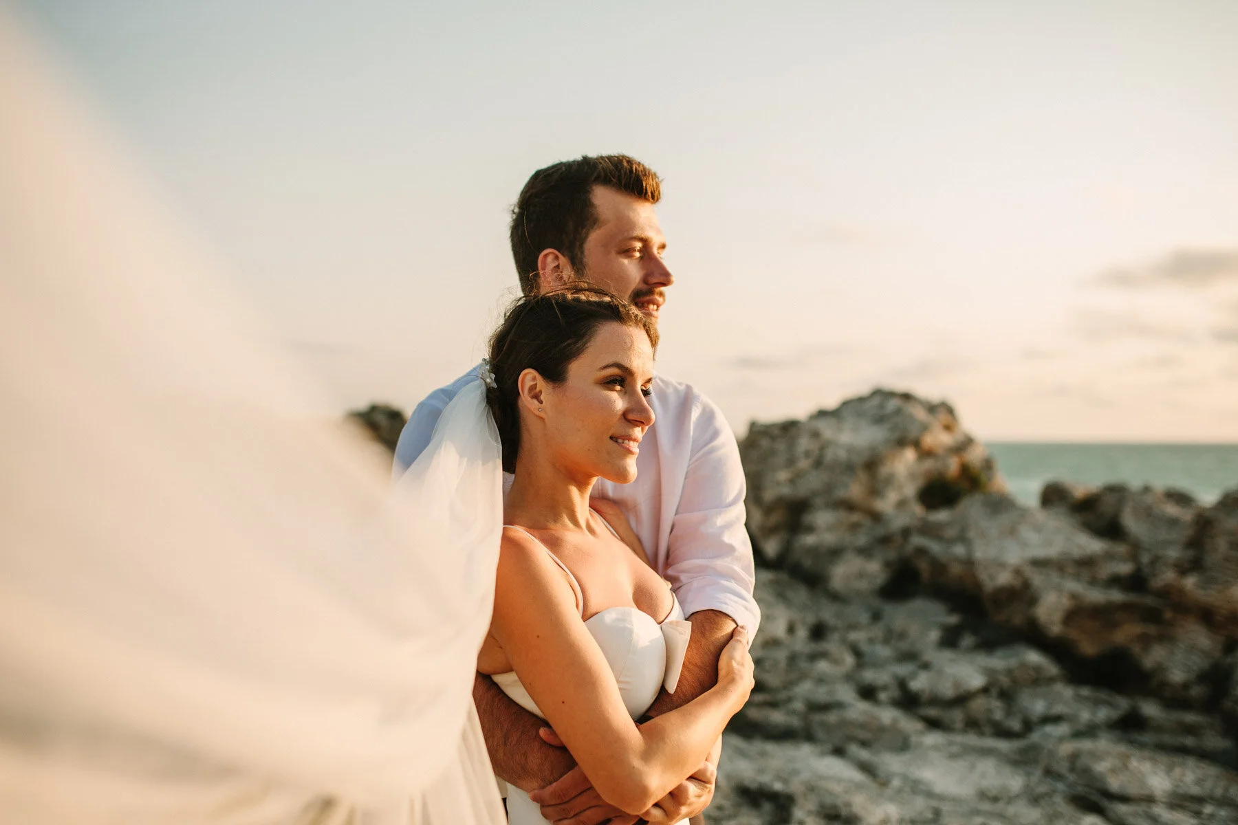 Post boda al amanecer en Tyulenovo, Bulgaria // Luoana &amp; Andrei