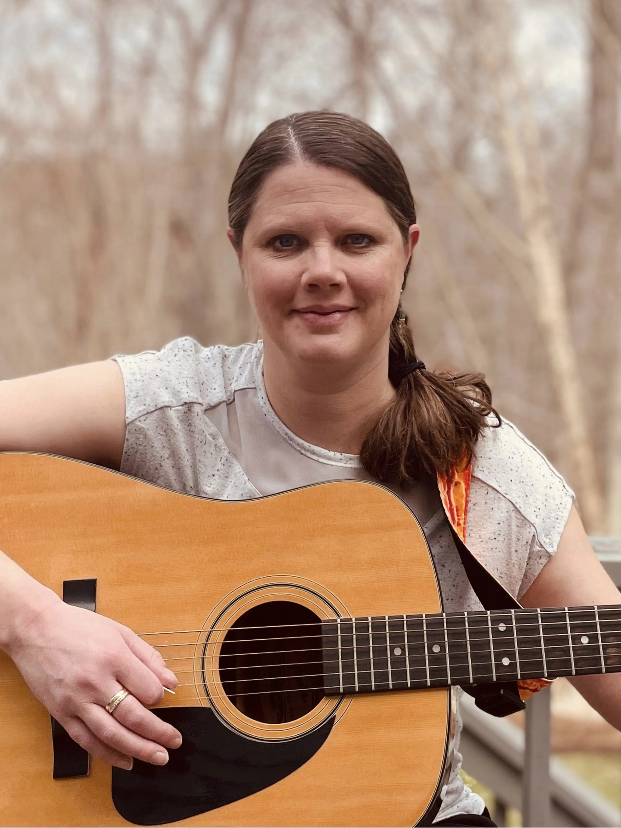 LIVE MUSIC: ELLEN RUTH