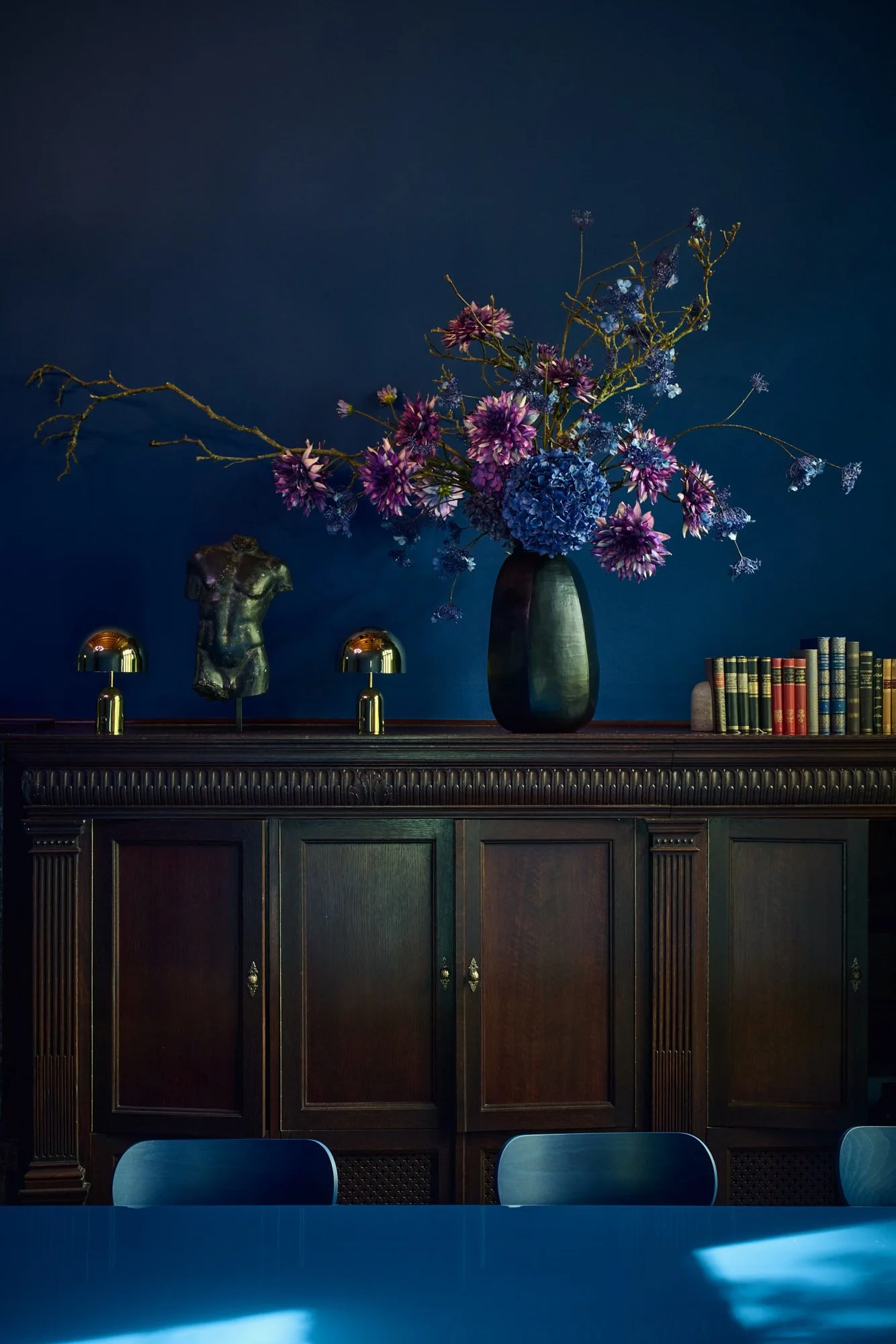 The Florentin Frankfurt by Althoff Collection. The Villa. Blue Room photography by Daniel Schäfer.