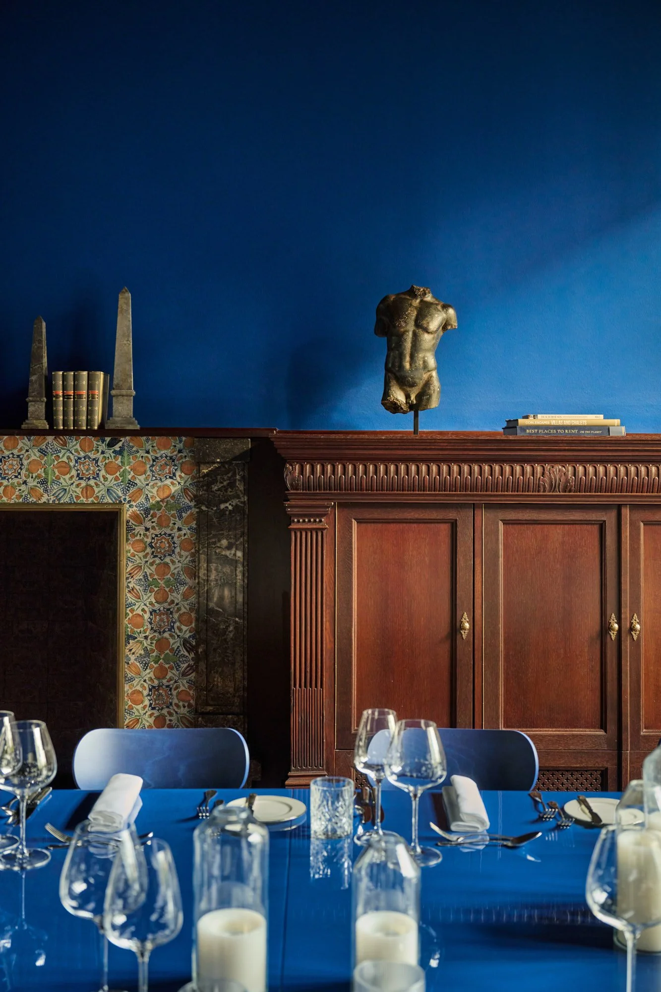 The Florentin Frankfurt by Althoff Collection. The Villa. Blue Room photography by Daniel Schäfer.