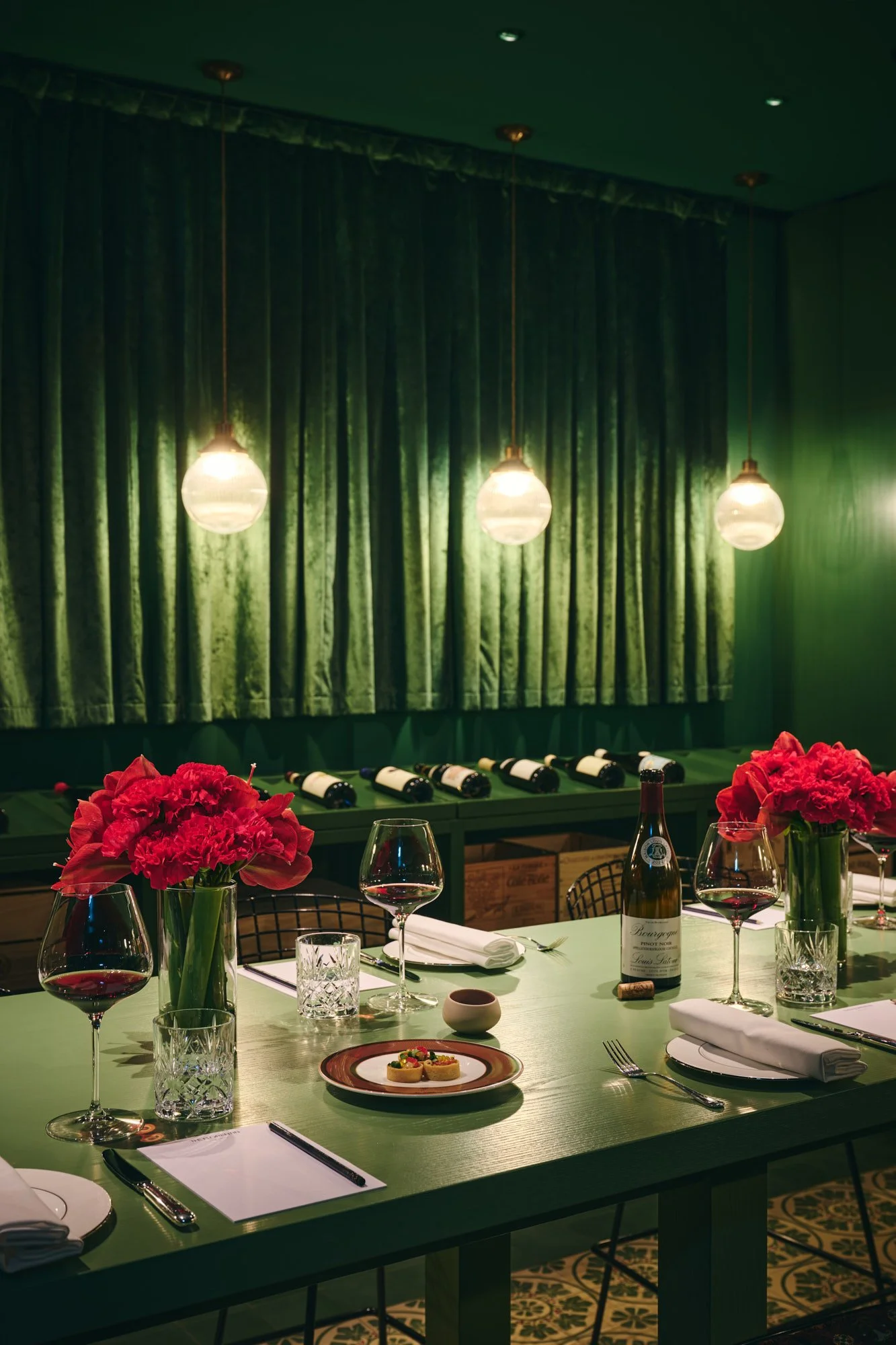 The Florentin Frankfurt by Althoff Collection. The Villa by atelier zürich. Wine Tasting Lounge photography by Daniel Schäfer.