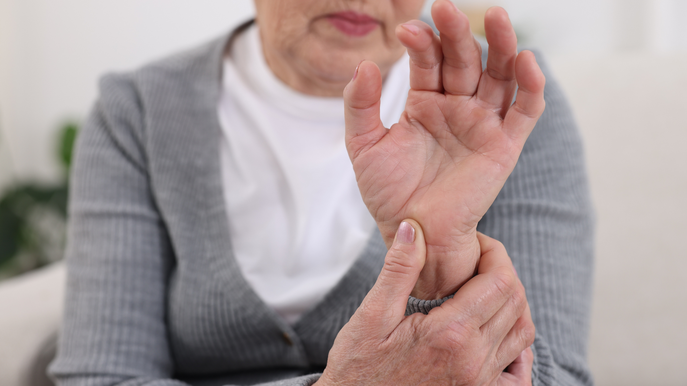 Optimización de la vitamina D3 y K2 en personas mayores con osteoporosis