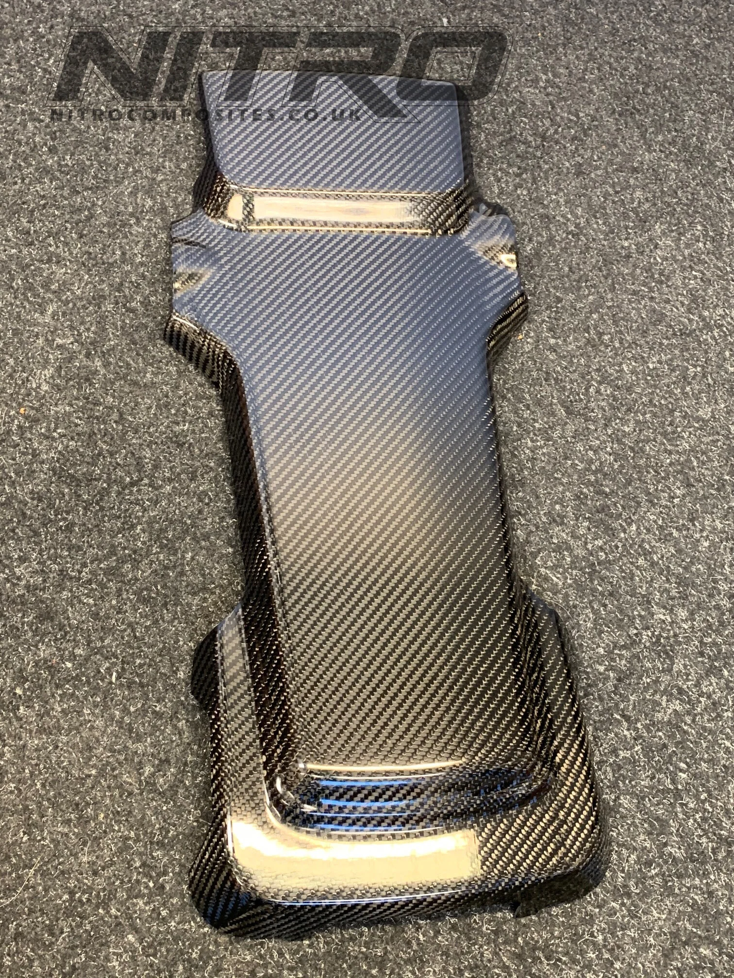 AUDI RS6 C6 (20082010) Carbon Fibre Engine Cover for 5.0L V10 TFSI