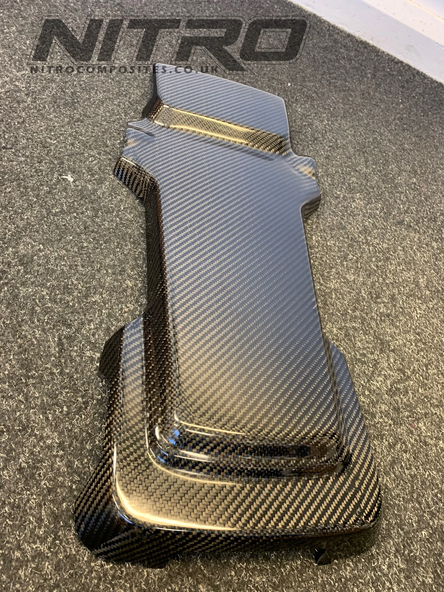 AUDI RS6 C6 (20082010) Carbon Fibre Engine Cover for 5.0L V10 TFSI