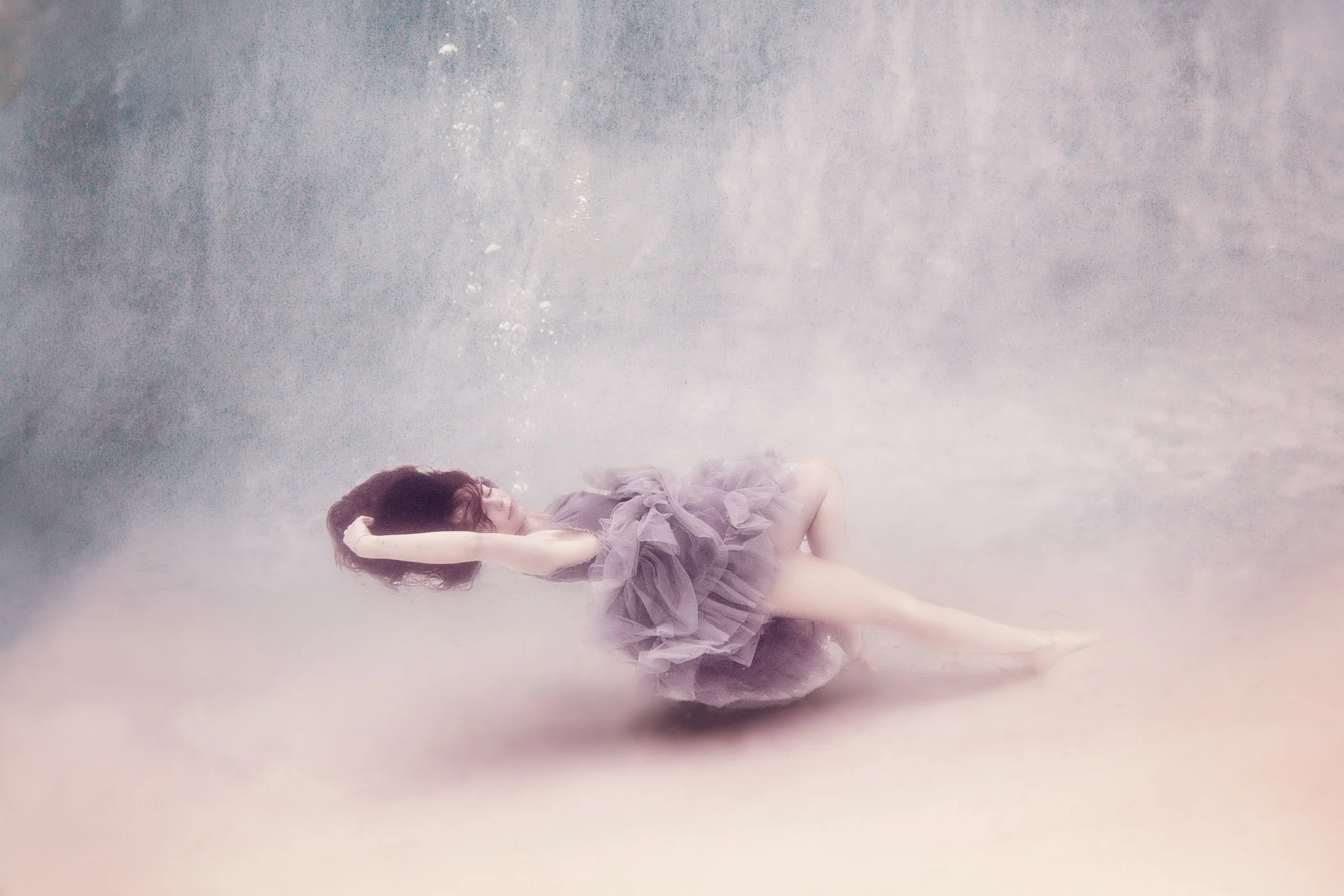 Surrender || Soft Illumination – Fine Art Underwater Photograph
