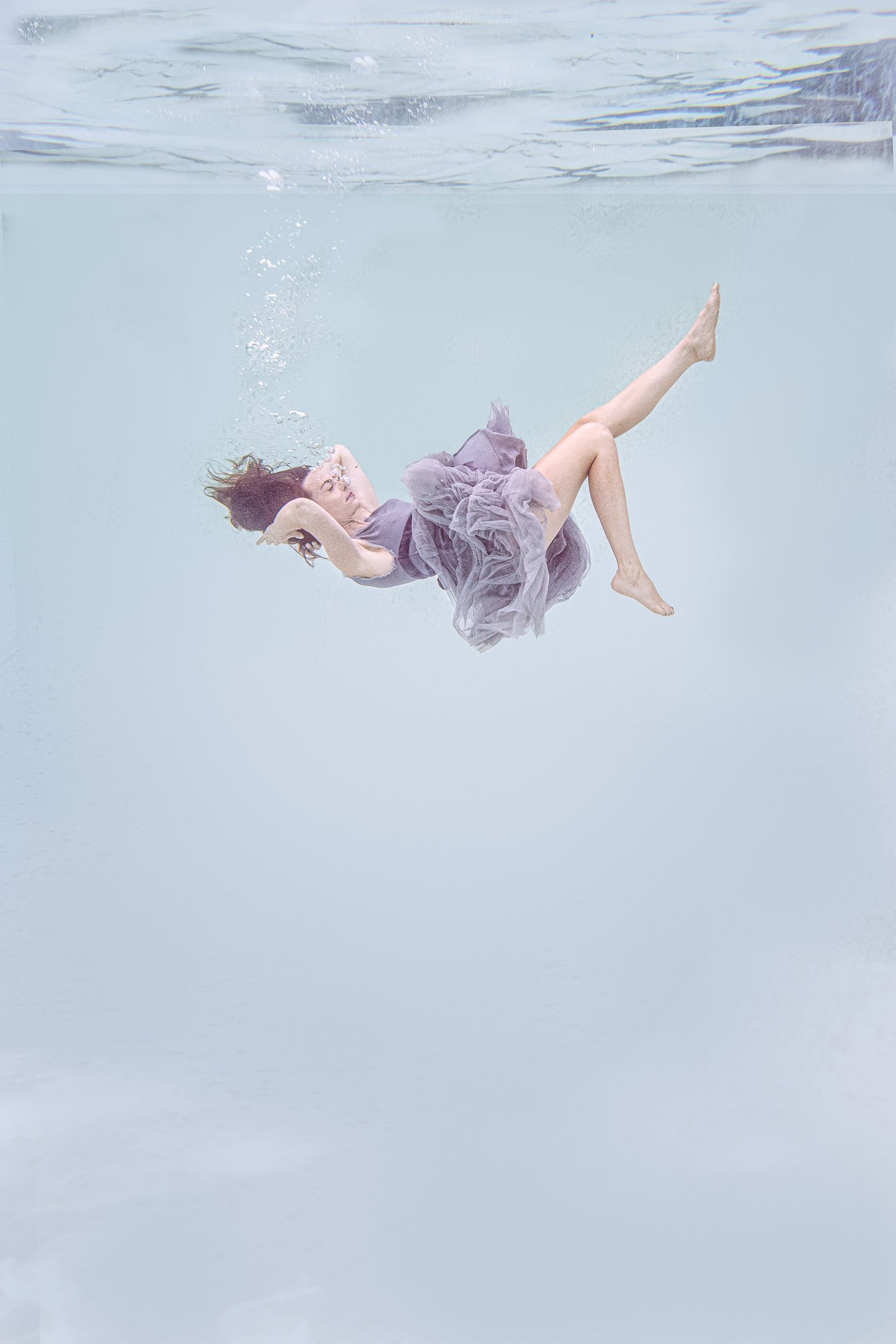 soft-illumination-weightless-underwater-fine-art