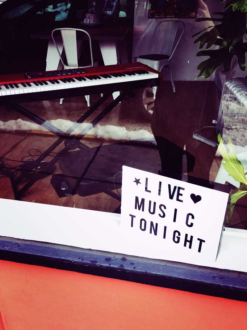 🖤 Live music tonight  