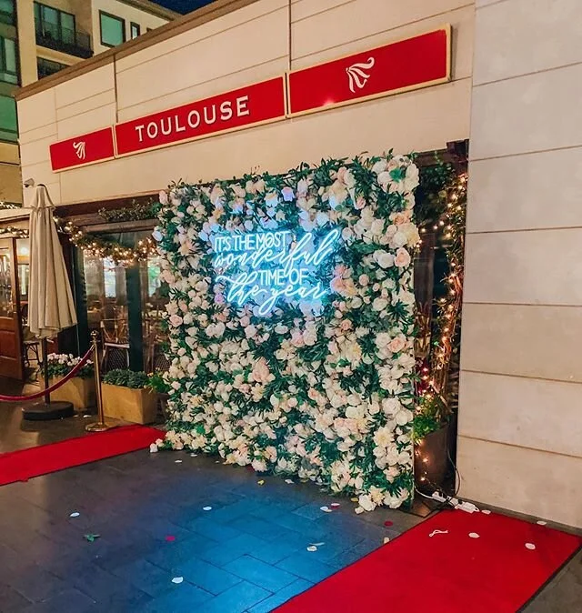 🎶It&rsquo;s The Most Wonderful Time Of The Year🎶 we had such a great time setting up outside of @toulousecafe for this adorable holiday party with all the Christmas trees and light decor adding our flower wall 🌸Christina🌸 and our holiday neon sig