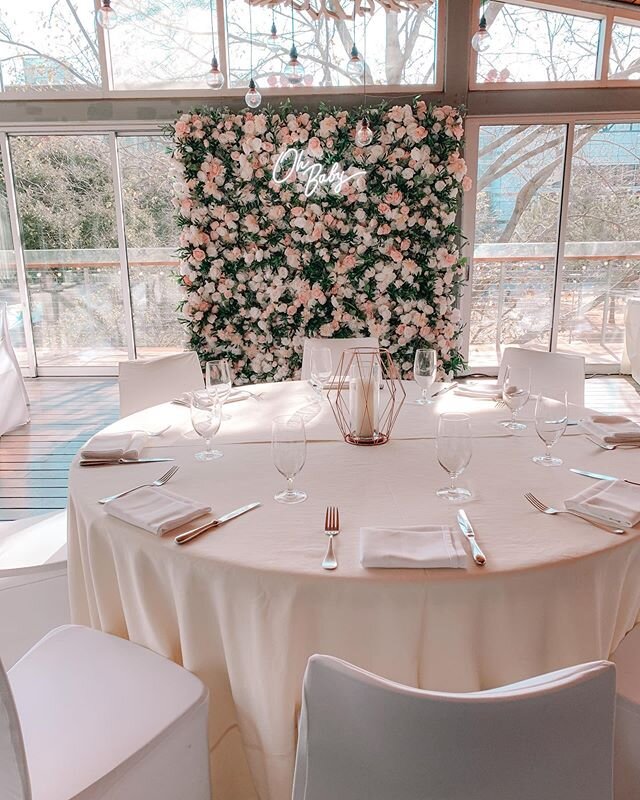 🌿🤍 OH BABY🤍🌿
Our Christina wall and neon sign was the perfect touch celebrating a sweet baby shower! Our beautiful wall looked just amazing @grovehouston on a perfect sunny day. .
.
.
.Don&rsquo;t Forget to Book your wall for you next special eve