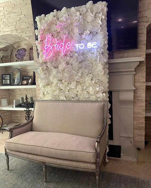 It was truly a pleasure setting up for this beautiful intimate bridal shower 🥰 Our beautiful white roses and long stem orchid wall 🌿Luna🌿 with neon sign ✨Bride to be✨. This wall comes in 3 different sizes so perfect for any small or big event 🌸
.