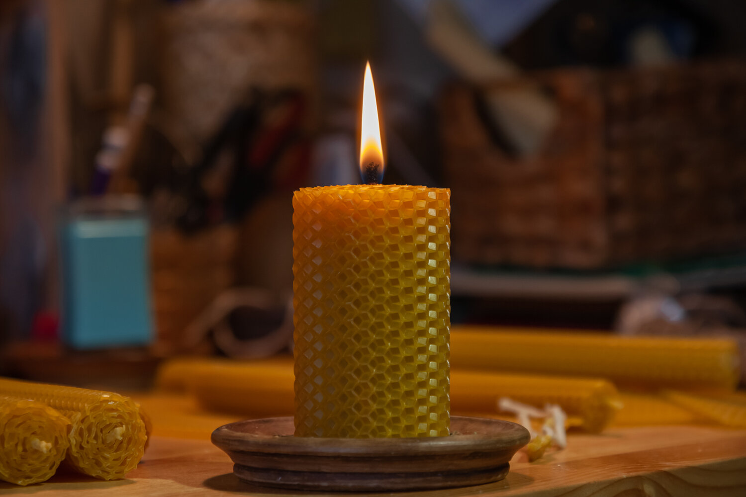 Why Choose Beeswax Candles? Health, Environment & The Best Candles –  hivetohomecandleco