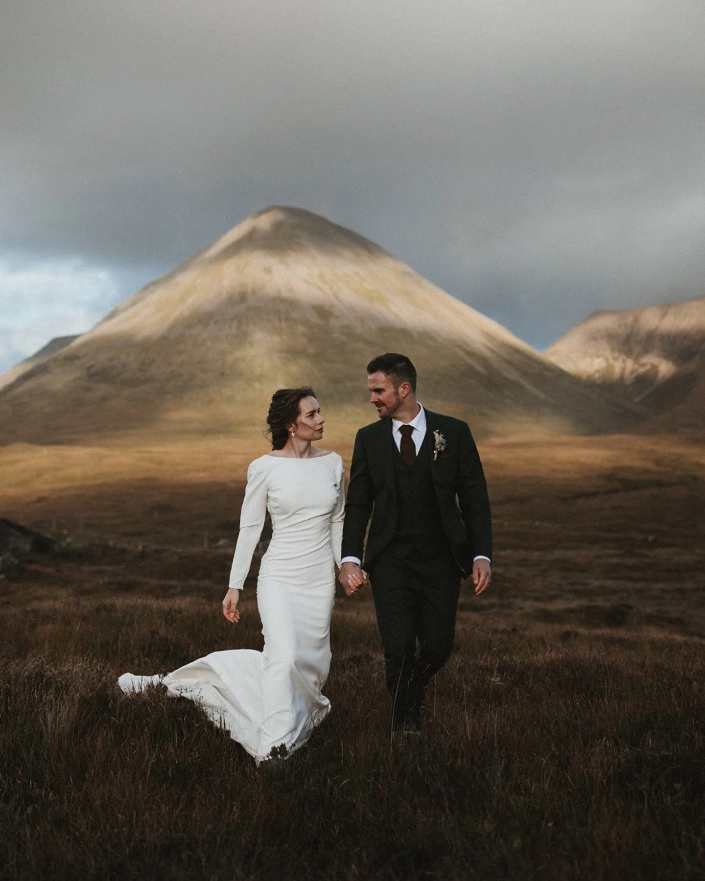Where Scotland shows its true colours 🌿

On the Isle of Skye, Sabrina and Bryan stood quietly within a landscape that asks nothing and gives everything. Wind moving through the grass, light breaking over the hills, the land wide and unfiltered aroun