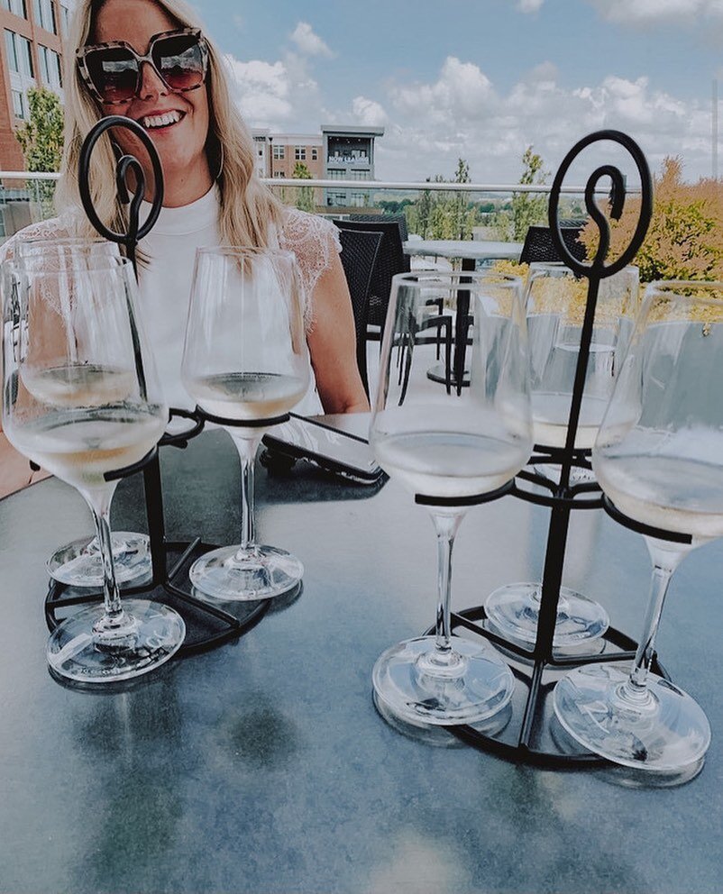 Happy Hour views. 🍷 Come check us out from 3-10 tonight!&nbsp;

📷: @_jennarallyspeaking_ 

#VintageVine100 #Rooftop