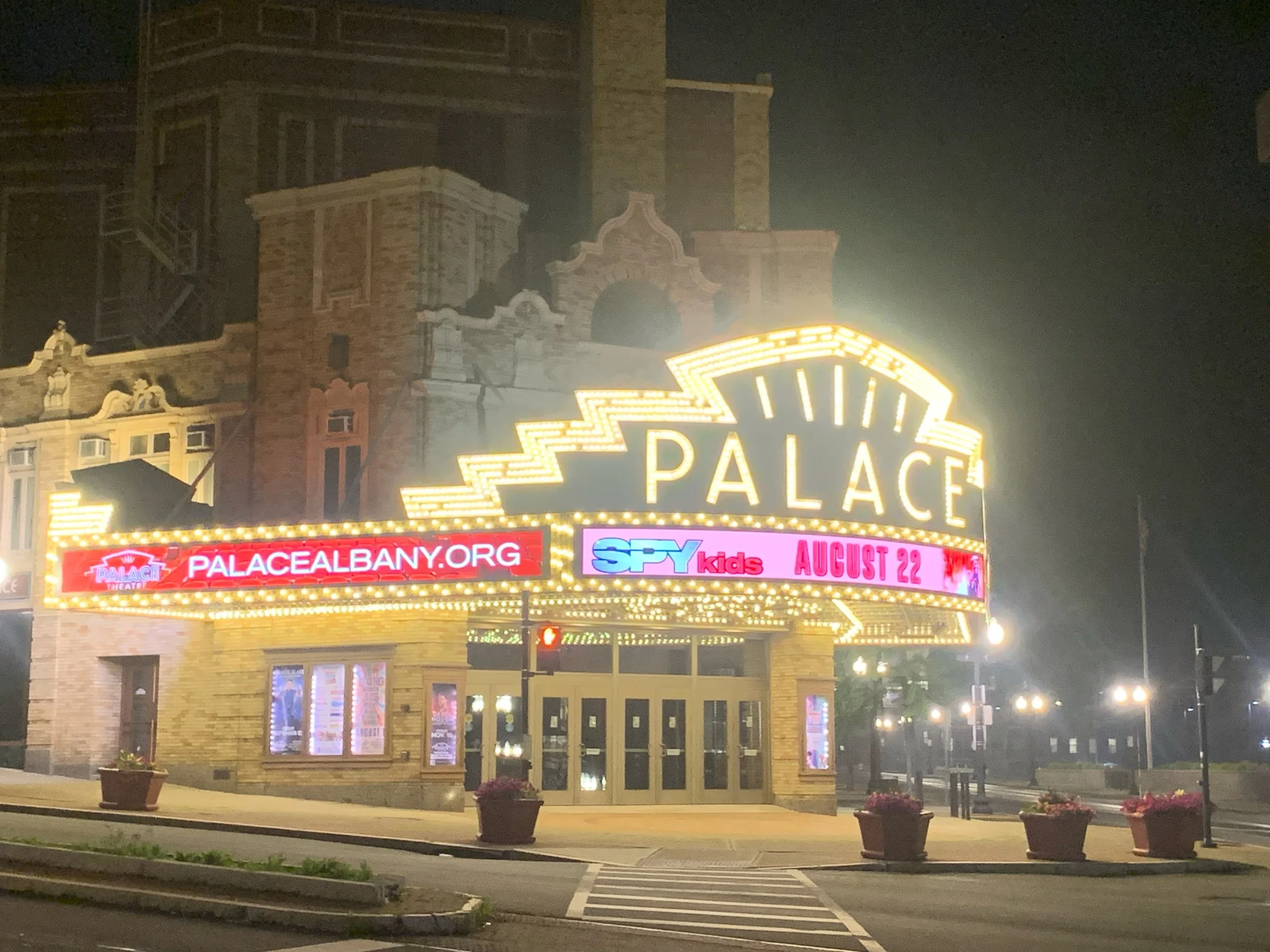 Sightseeing after dinner