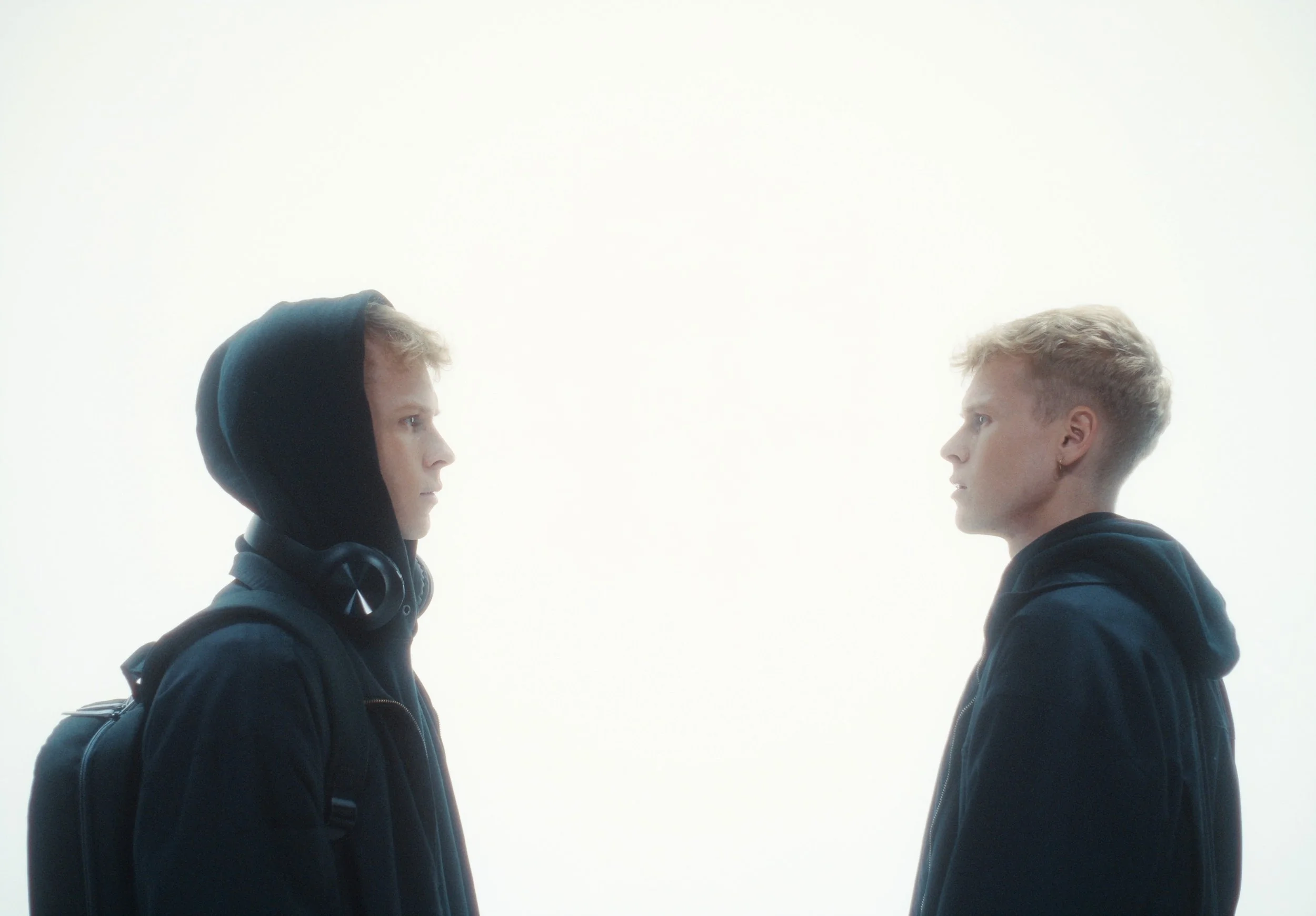 Fractures - DoNothing_ProRes_422_HQ.mov_snapshot_03.30_[2023.05.18_15.19.45].jpg