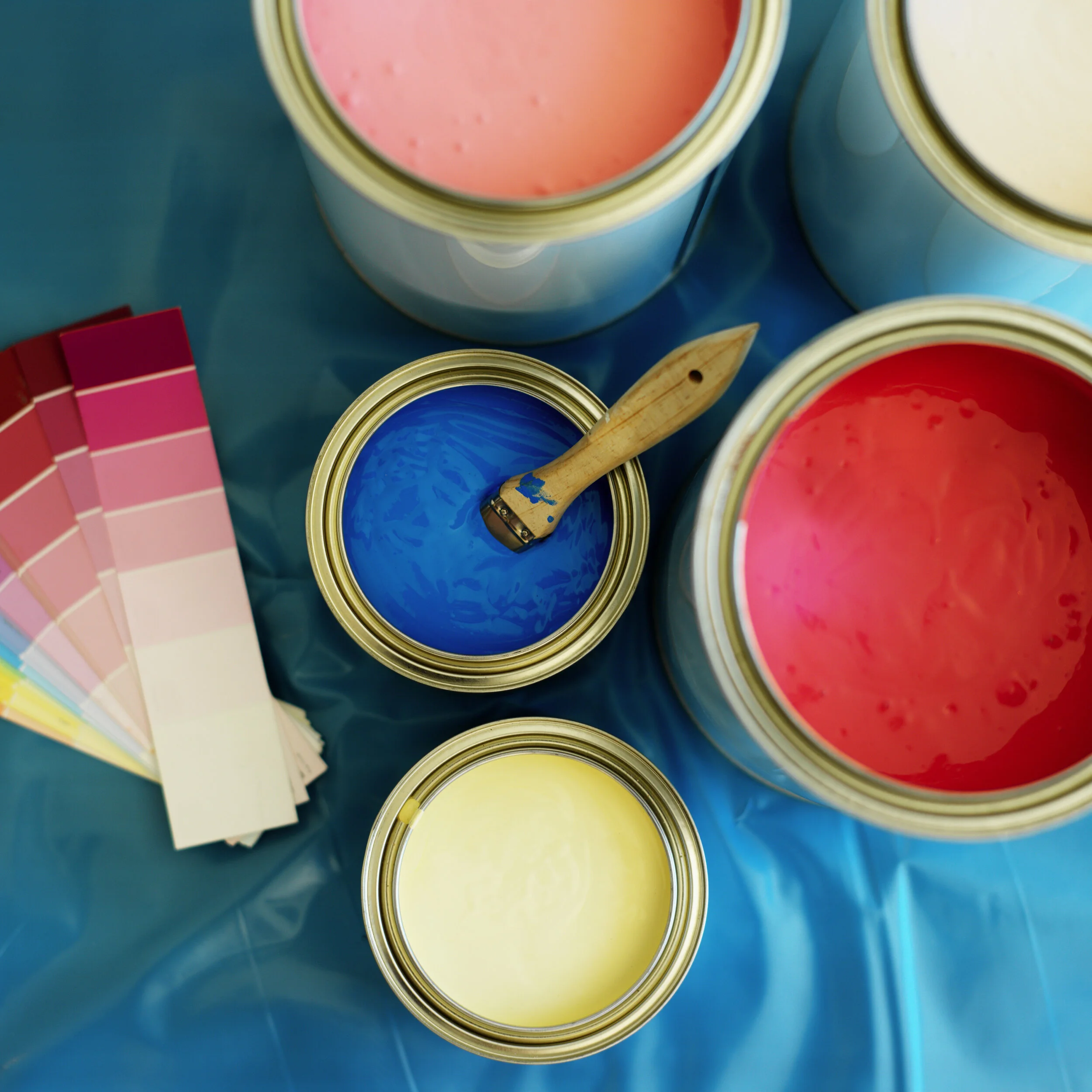 paint cans stk143351rke.jpg