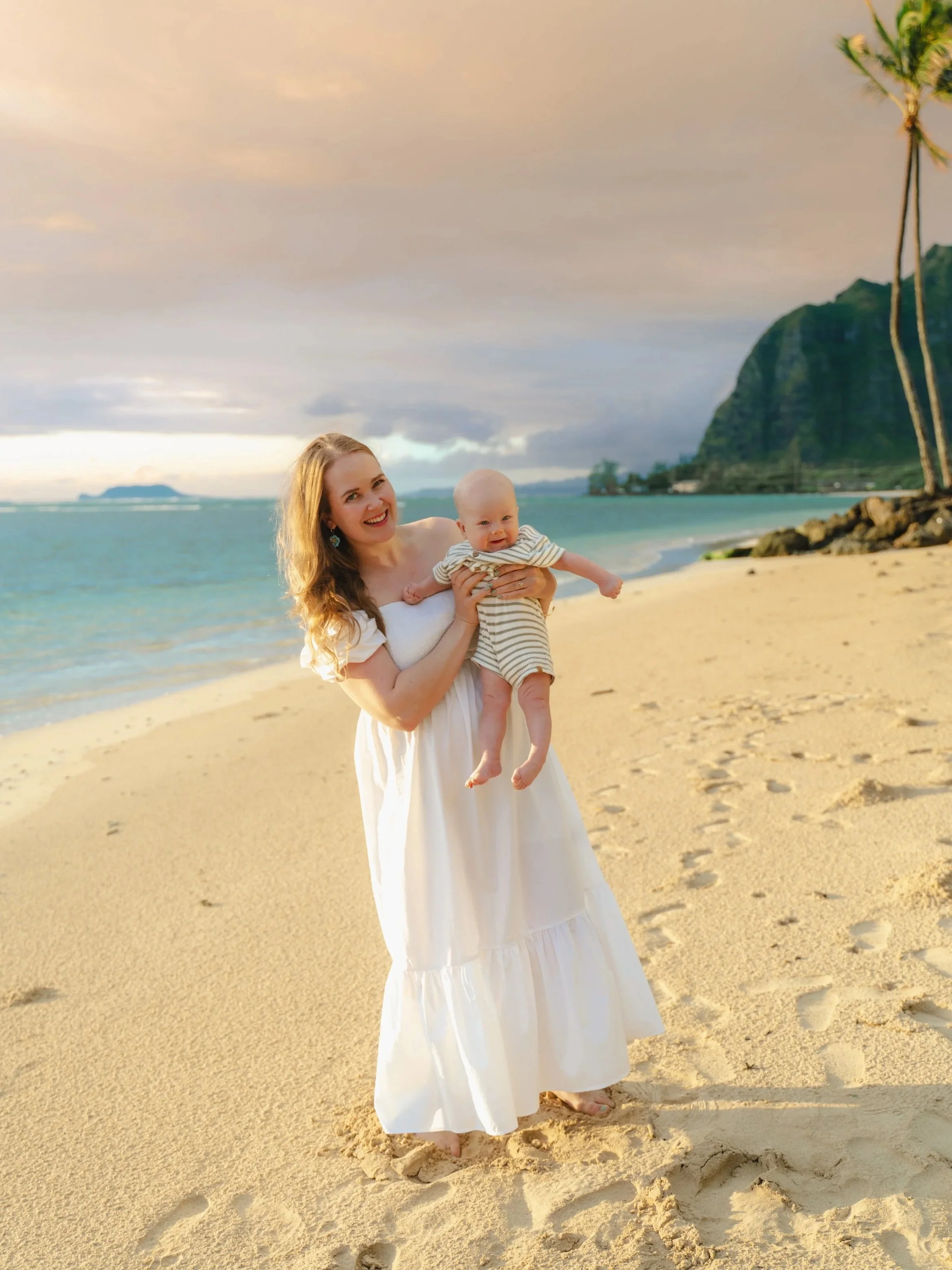 kaaawa-beach-sunrise-pregnancy-photos.jpg
