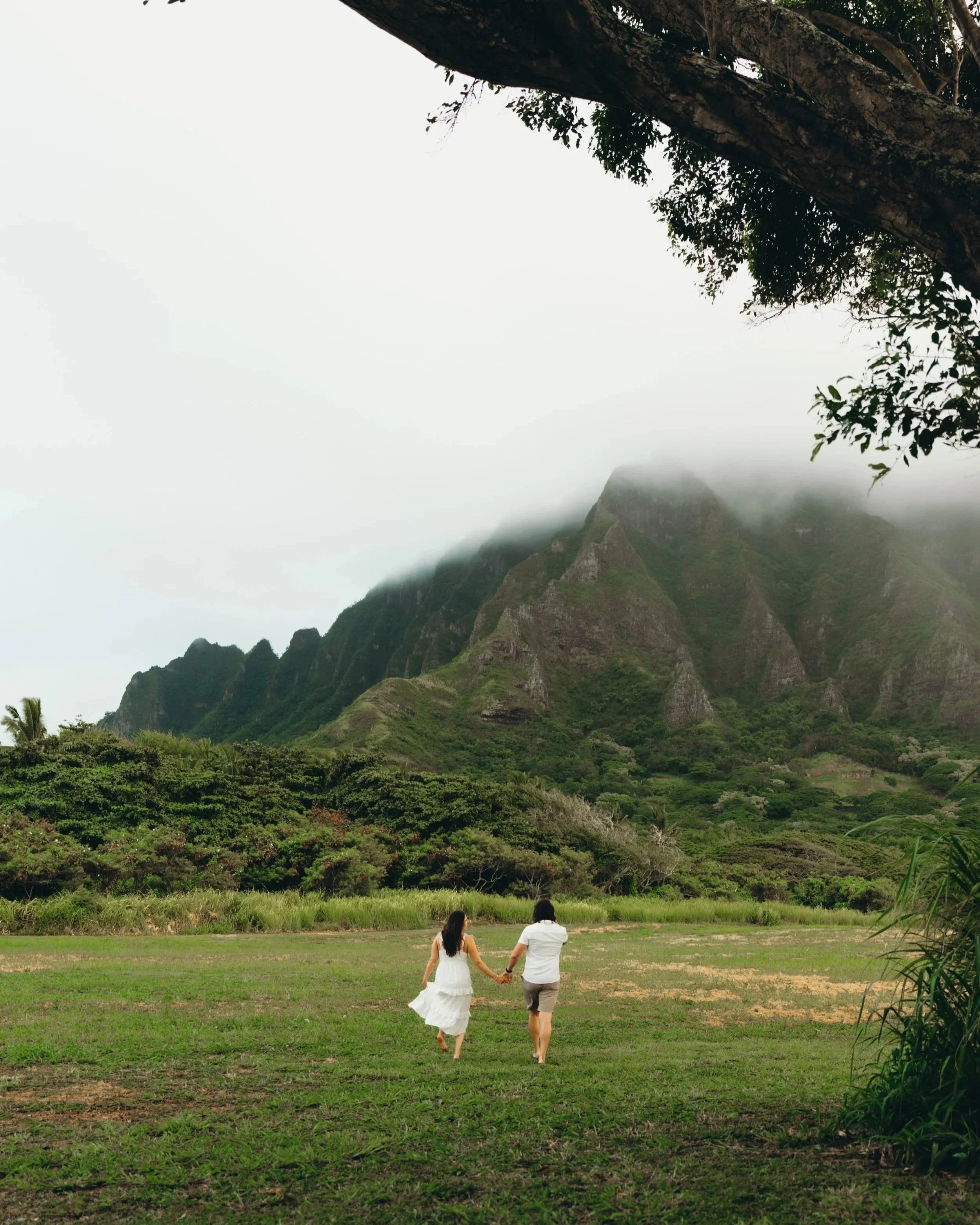 kualoa-regional-park-sunrise-anniversary-couples-photography-oahu-03.jpg