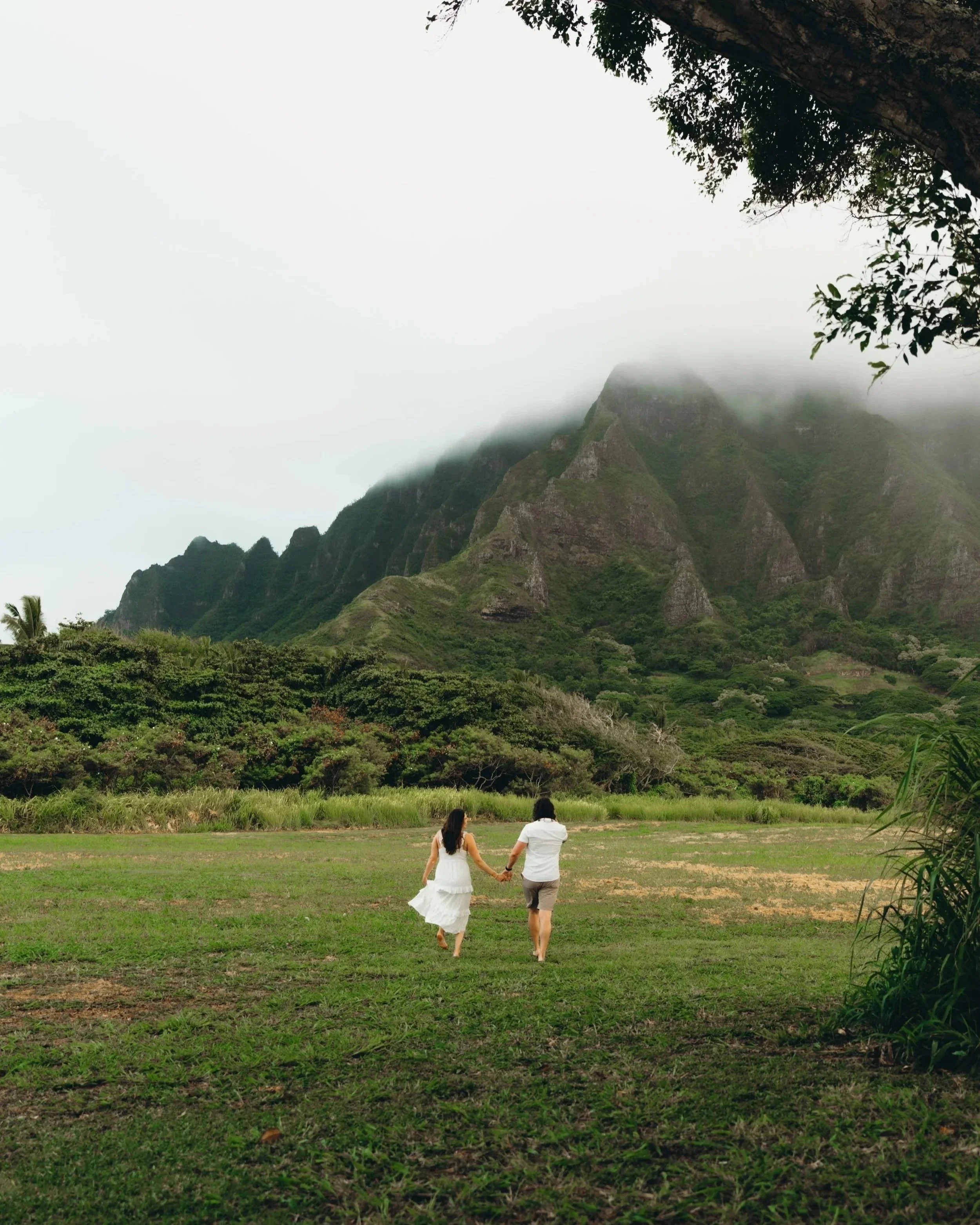 kualoa-regional-park-sunrise-anniversary-couples-photography-oahu-03.jpg