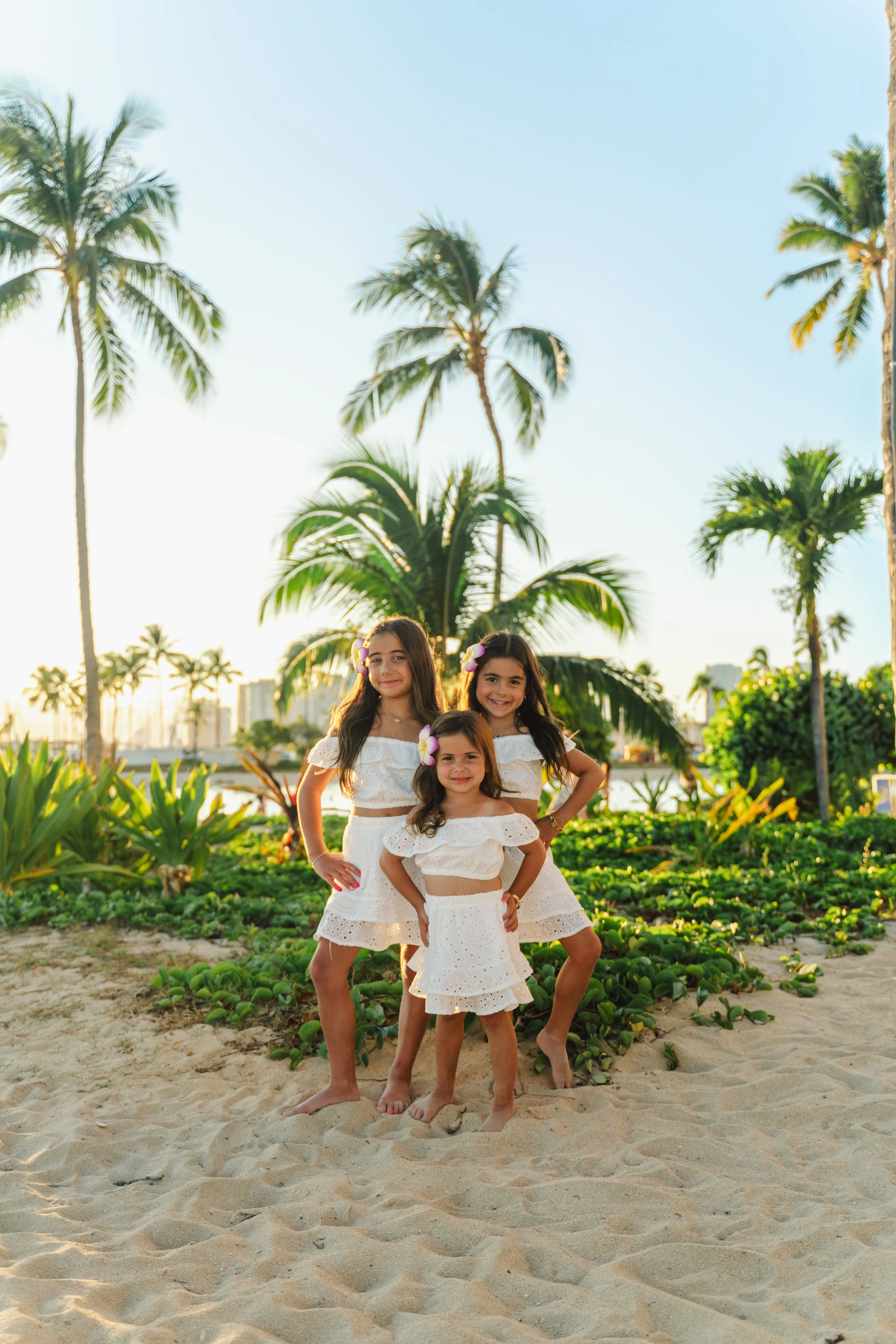 Extended family portraits photographed along the Waikiki shoreline at sunset