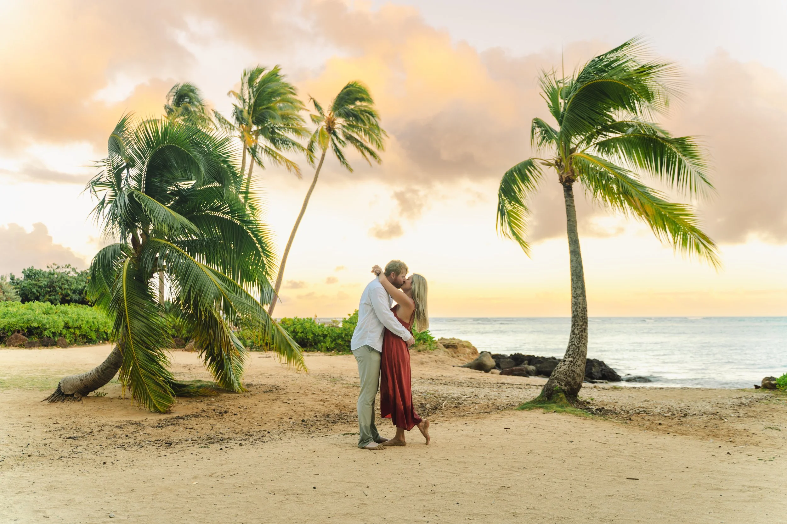 kahala-beach-sunset-couples-photography-oahu-01.jpg