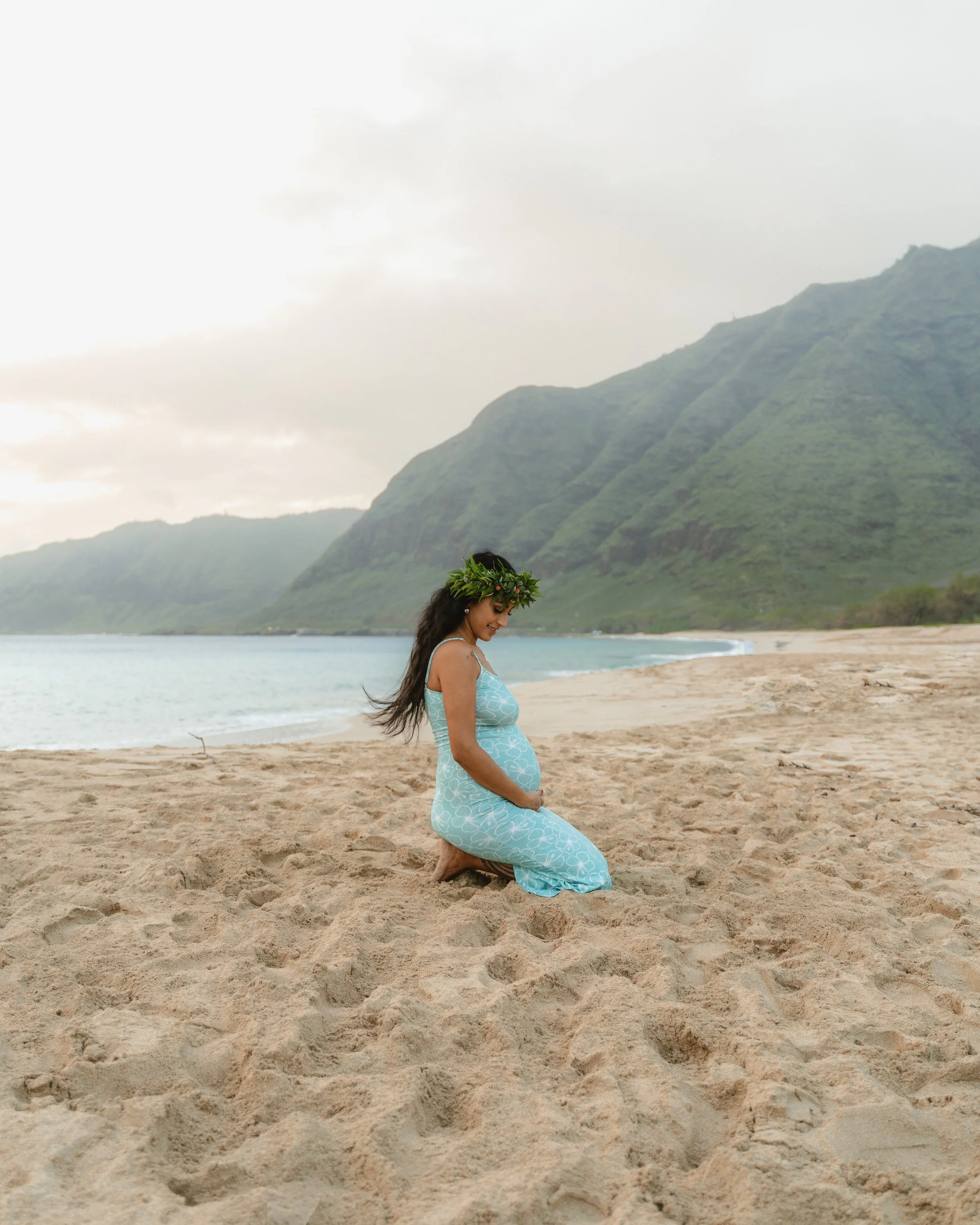 Sunset maternity photography session at Makua Beach on Oahu.