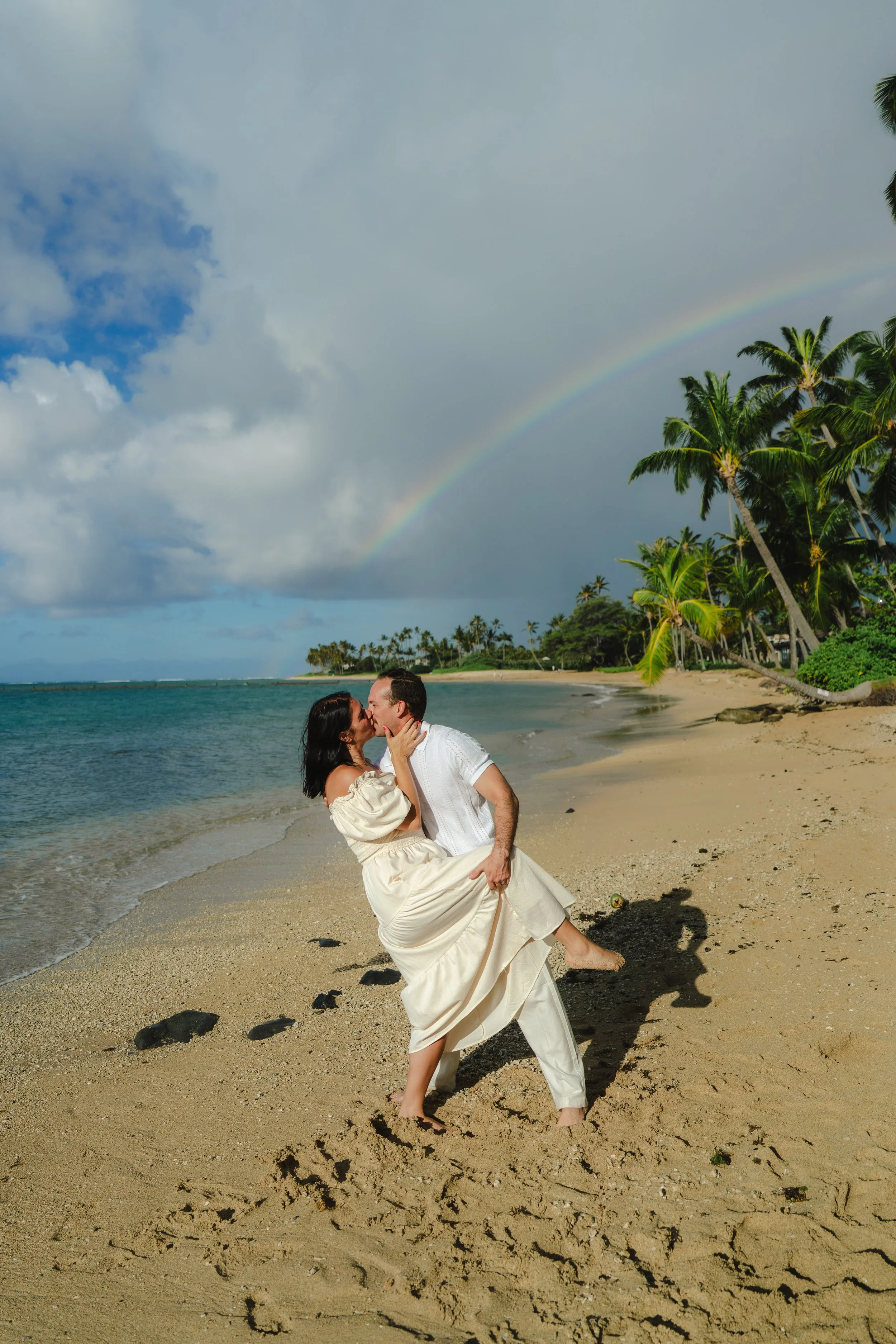 kahala-beach-rainbow-couples-photography-oahu-01.jpg