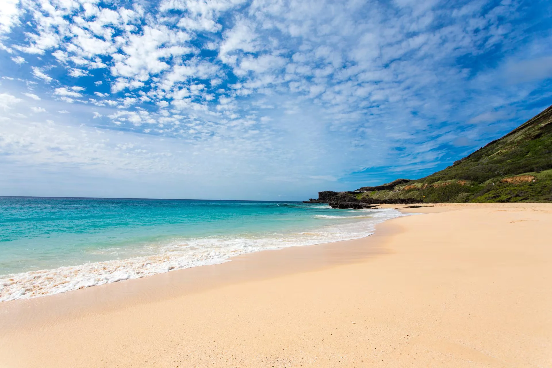 Scenic view of Sandy Beach with ocean waves and shoreline on Oahu, Hawaii.