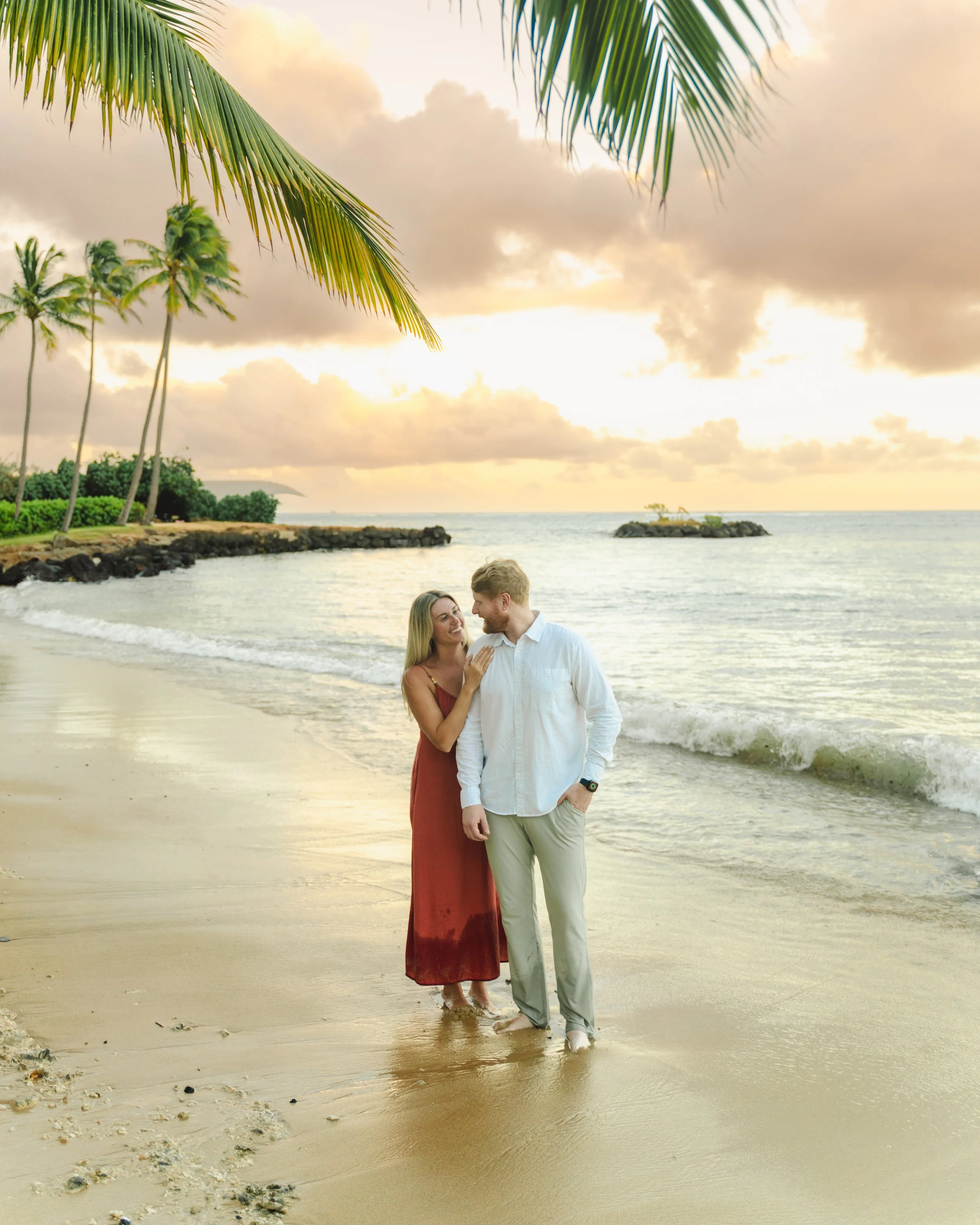 kahala-beach-sunset-couples-photography-oahu-03.jpg