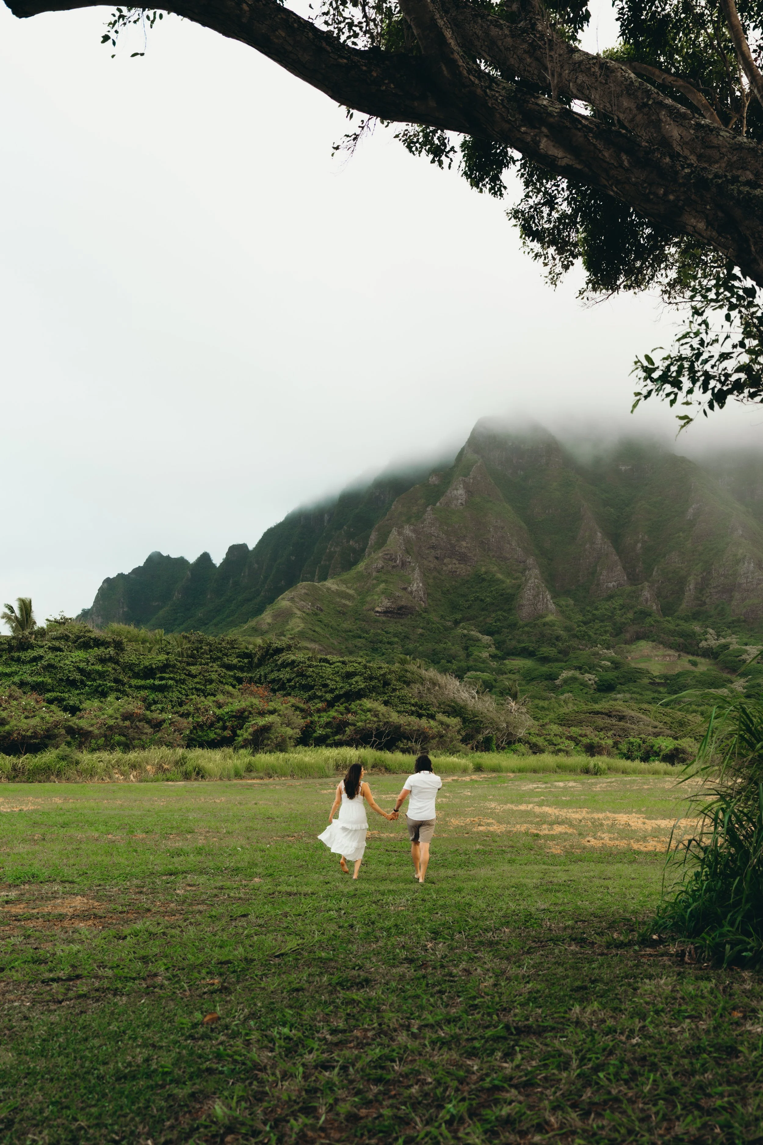 kualoa-regional-park-sunrise-anniversary-couples-photography-oahu-03.jpg