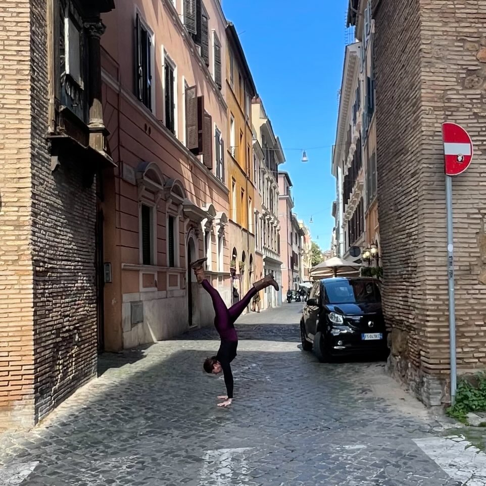 Rocket Yoga Italy
You may know, recently I had an opportunity to take a trip to Rome, Italy. In Rome everything is big, ancient and has an undertone of reverence with beautiful Basilicas adorned in art. I was fortunate enough to be hosted at a Yoga s