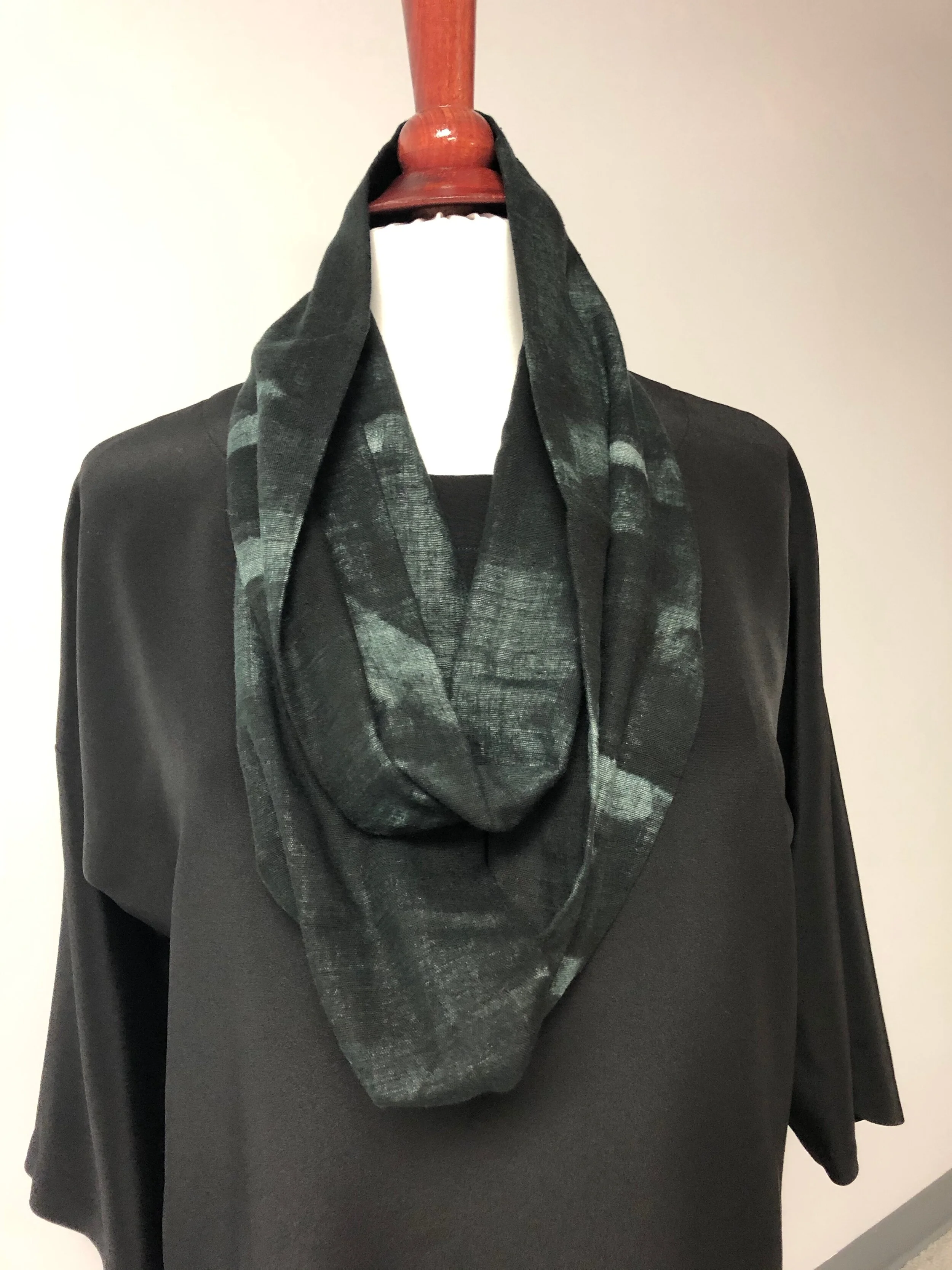 cotton double-gauze infinity scarf, black and grey