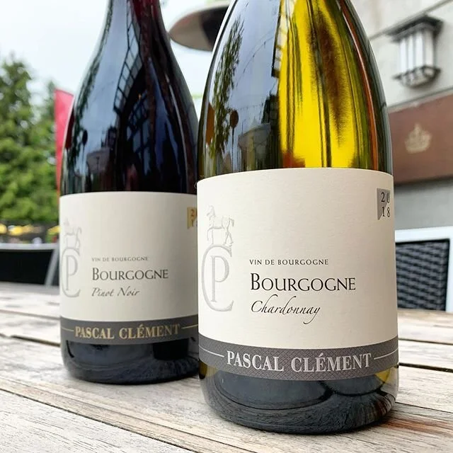 BEAUTIFUL BURGUNDY&rsquo;S
After Pascal Cl&eacute;ments time at the legendary Domaine Coche-Dury in Meursault he launched his own micro-n&eacute;go&ccedil;iant project in 2012. Pascal&rsquo;s winemaking philosophy is very non-interventional and all the wines are fermented with native yeasts and undergo malolactic naturally!
From left to right:
Pinot Noir 🍓 lively in the mouth, structured, with a supple, rounded backbone
Chardonnay 🍯 hazelnut notes underlie accents of honey &amp; butter