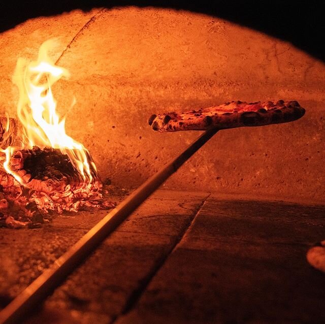 We are ready for a weekend by the 🔥 You? &bull;
&bull;
&bull;
&bull;
&bull;
&bull;#pizza #pizzeria #italianfood #foodstagrams #foodphotography #food #pizzalover #pizzalovers #pizzatime #bushwick #bushwickpizza #unionpizzaworks #unionpizzaworksbushwi
