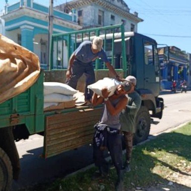 Unloading food.jpg