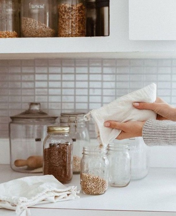 We love this idea of reusing jars for pantry items. How do you try to include sustainability in your home?⠀
.⠀
.⠀
.⠀
#theabodeessentials #abode #home #kitchen #spices #salt #peppercorn #seasoning #bath #bathsalts #bodyproducts #bathproducts #australi