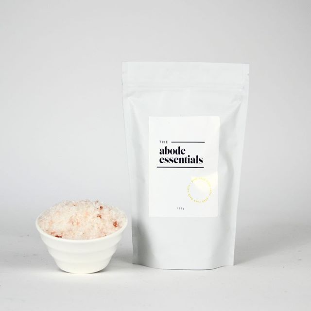 Detoxify the body and nourish the skin with The Abode Essentials bath salts. Our blend of salts is created to relax muscles whilst boosting circulation, with an additional delicious smell to create the most relaxing bath ever.⠀
.⠀
.⠀
.⠀
#theabodeesse
