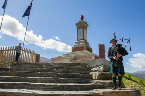 Armistice Day commemoration, Arrowtown, 2015-2.jpg