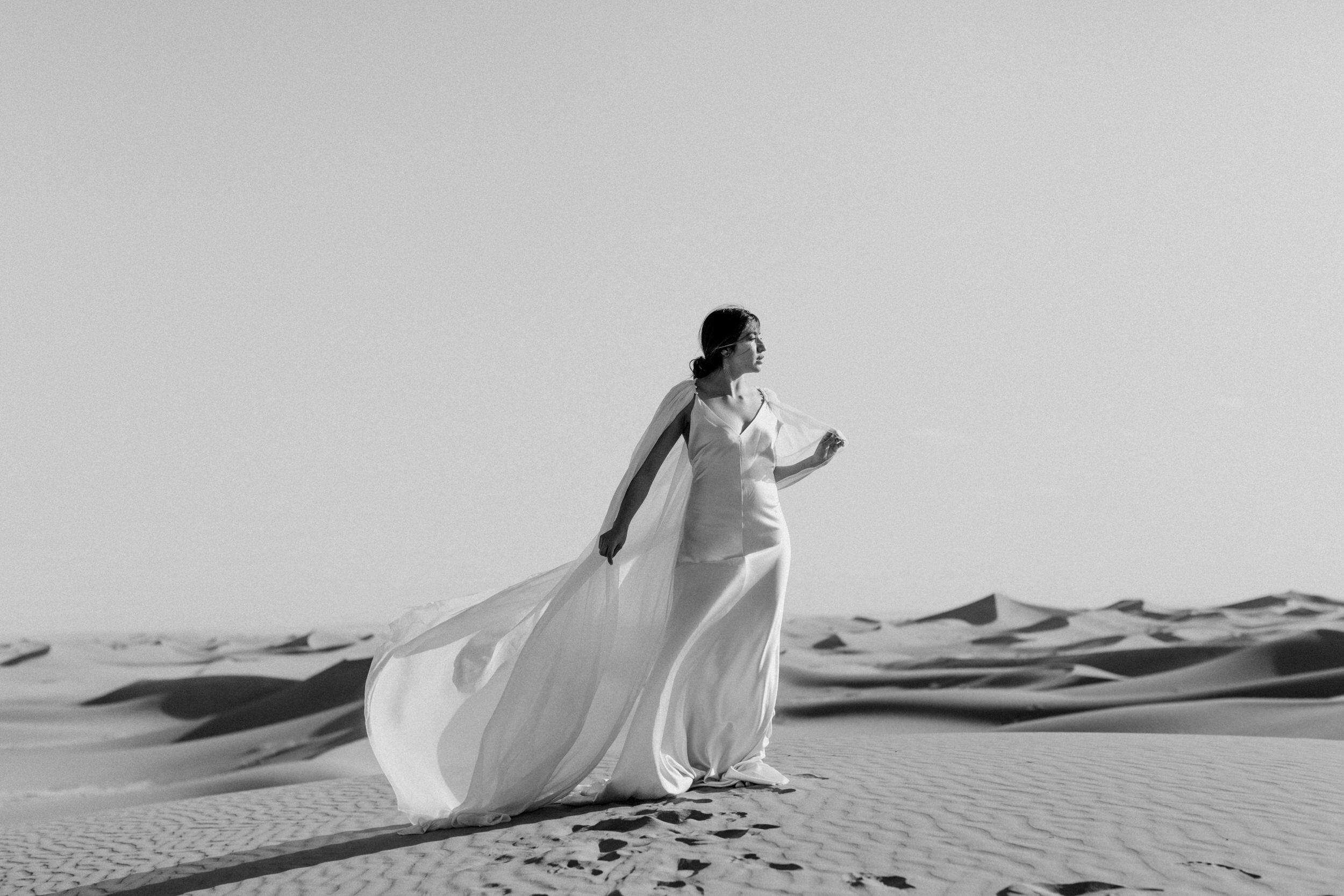  desert elopement minimal wedding look 